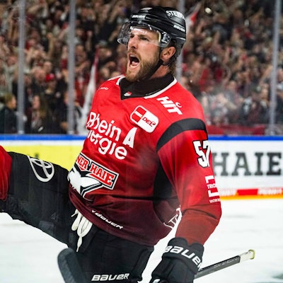 Kölns Brady Austin bejubelt seinen Anschlusstreffer zum 1:2.