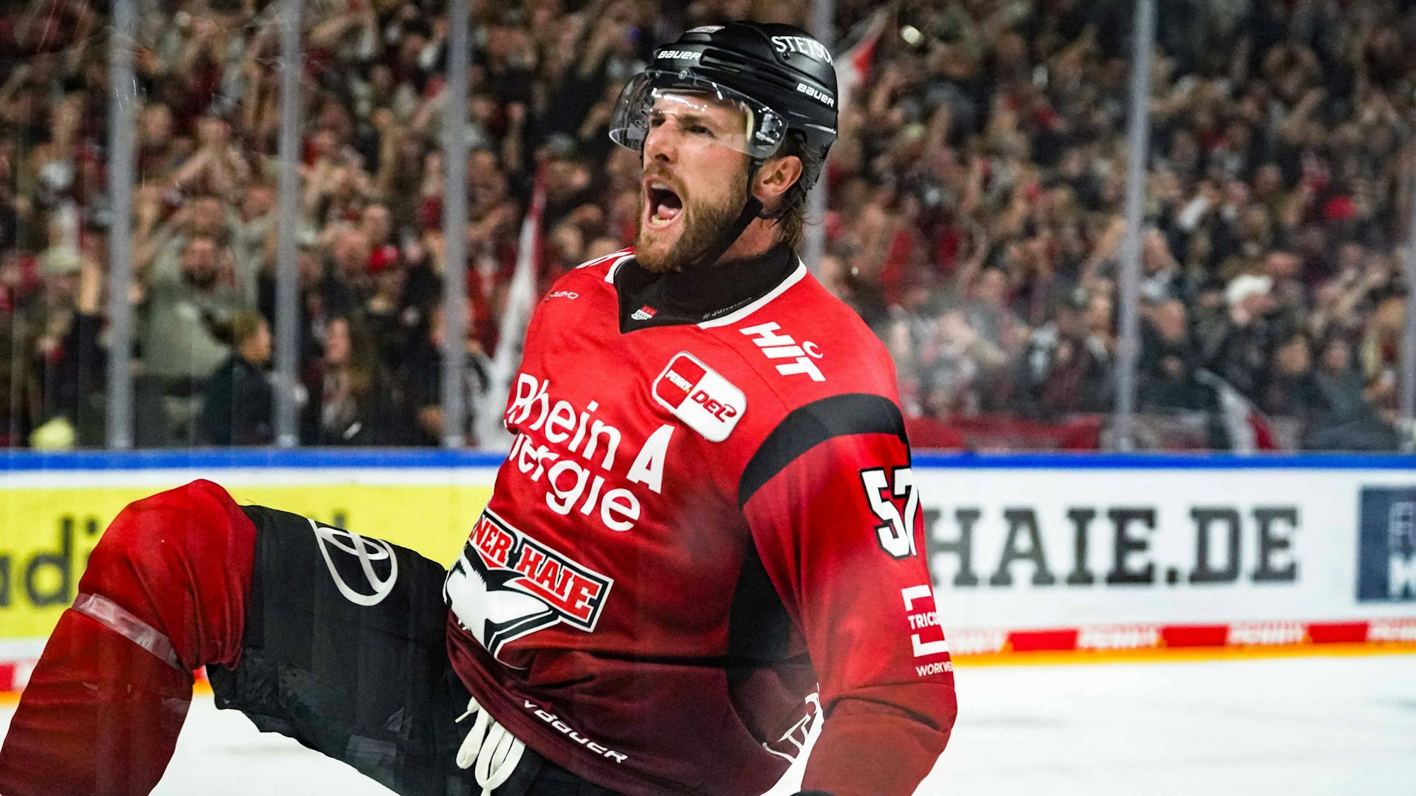 Kölns Brady Austin bejubelt seinen Anschlusstreffer zum 1:2.