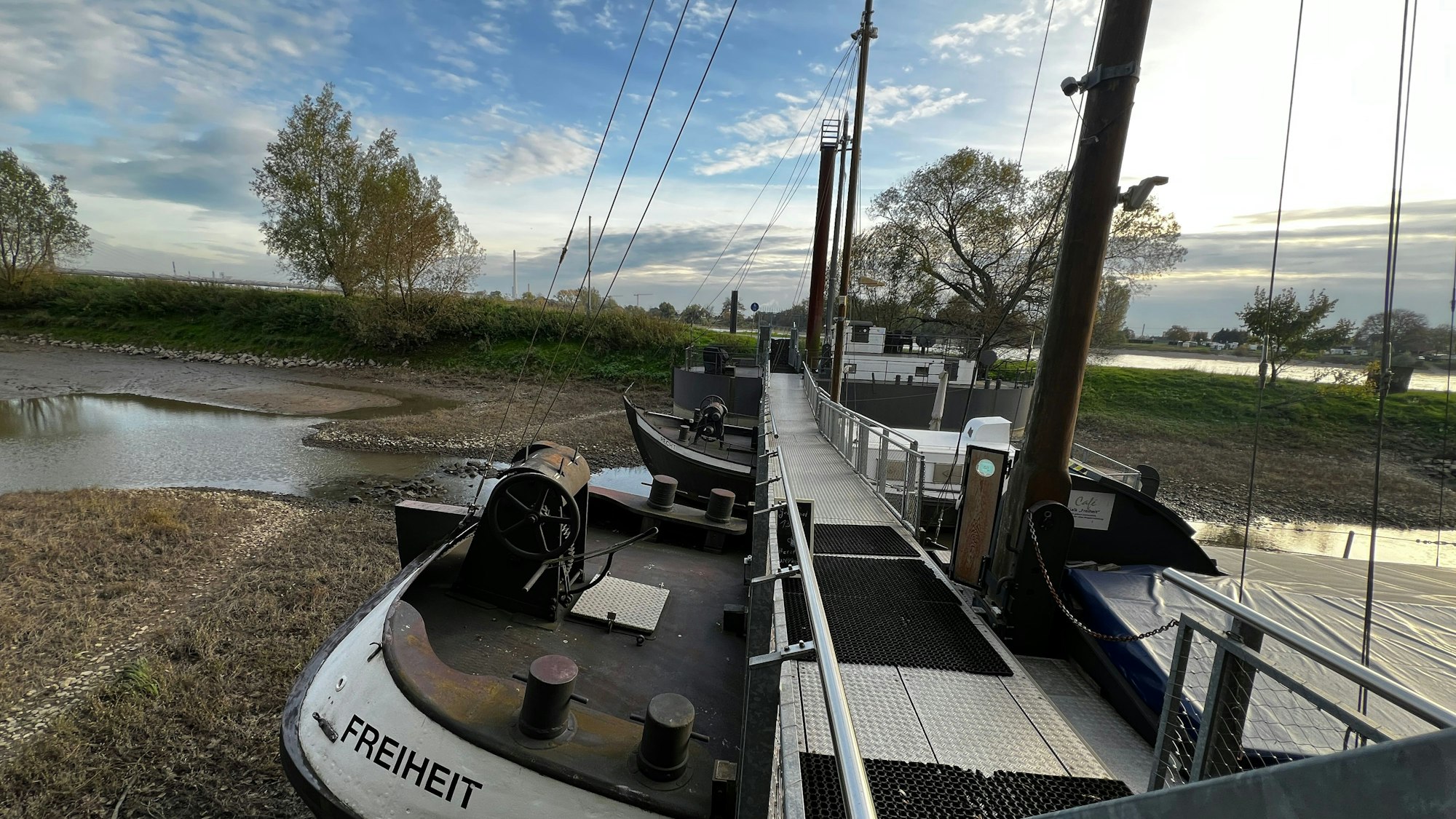 Schiffsbrücke Wuppermündung Bild: Ralf Krieger