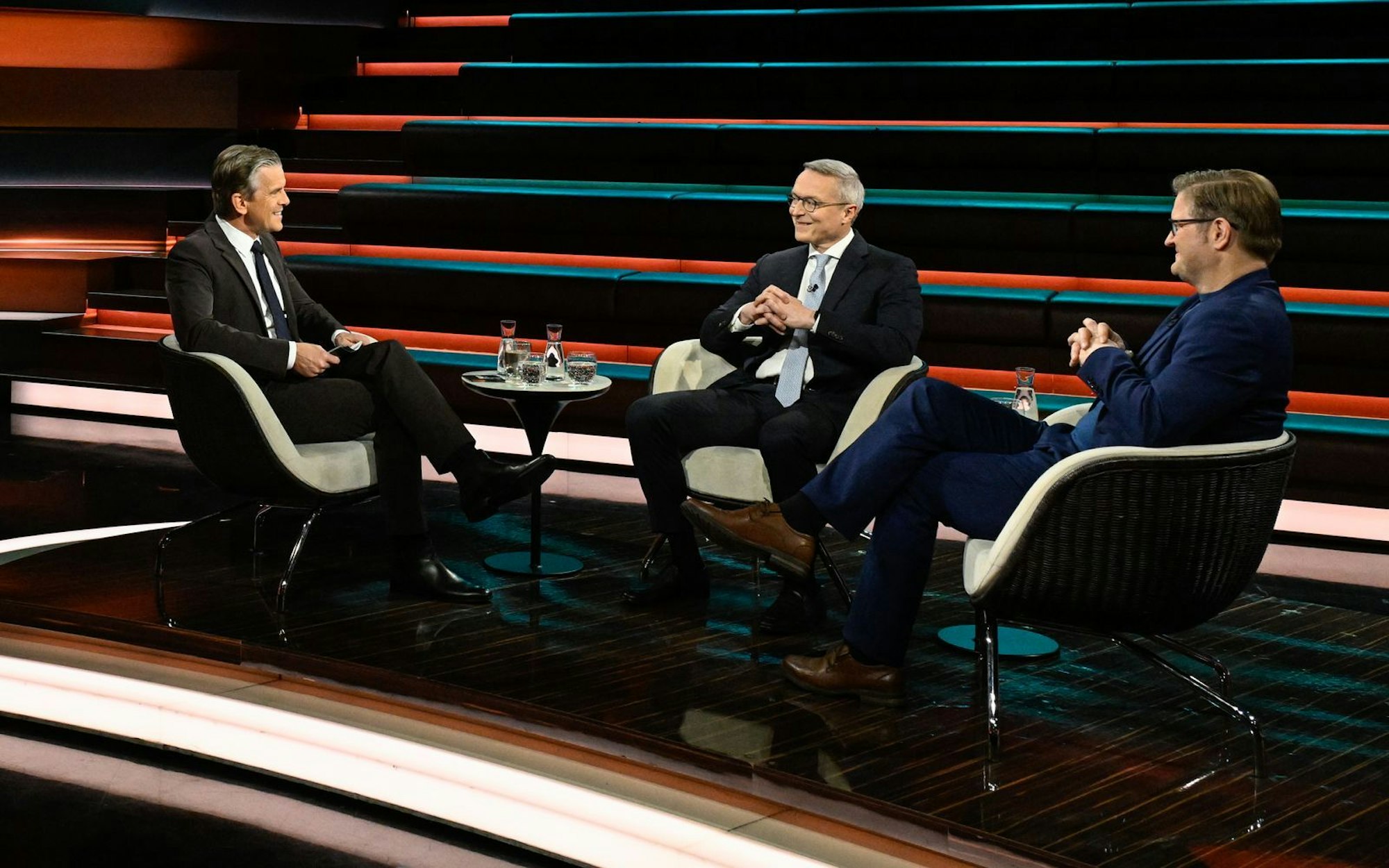 ZDF-Moderator Markus Lanz debattierte in seiner Sendung mit Karsten Wildberger (Mitte) und Michael Bröcker über die Modernisierungsagenda der schwarz-roten Koalition. (Bild: ZDF / Markus Hertrich)
