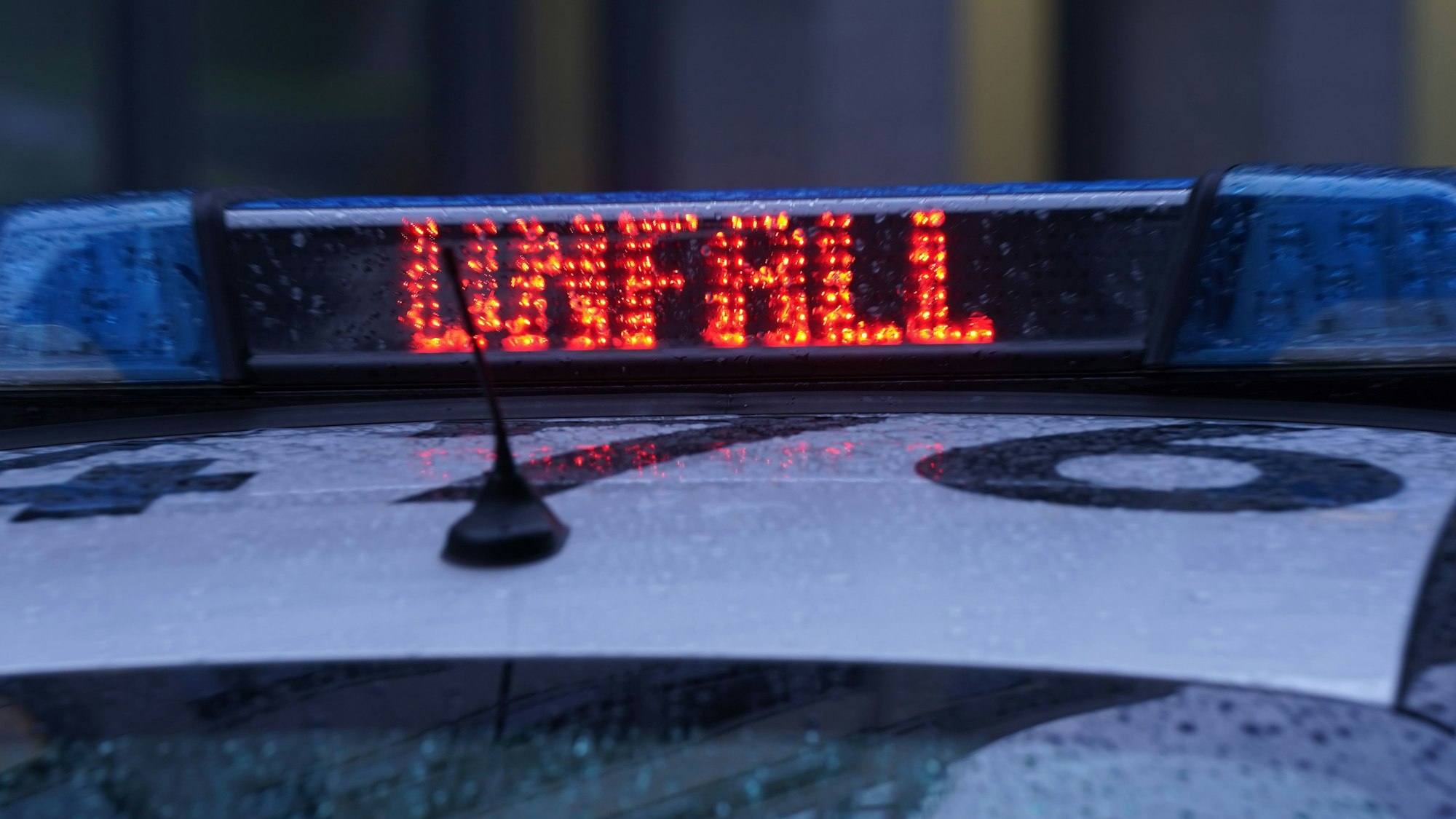 Auf der A4 hat sich zwischen Kerpen und Köln ein Unfall ereignet (Symbolbild).