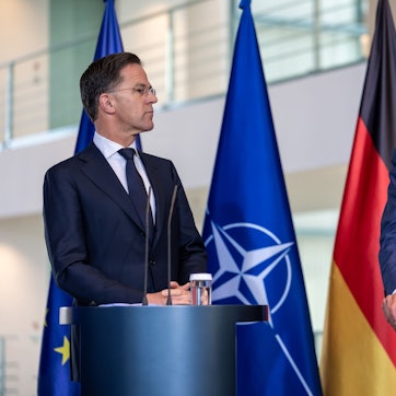 Kanzler Merz und Nato-Generalsekretär Rutte treten gemeinsam vor die Presse.