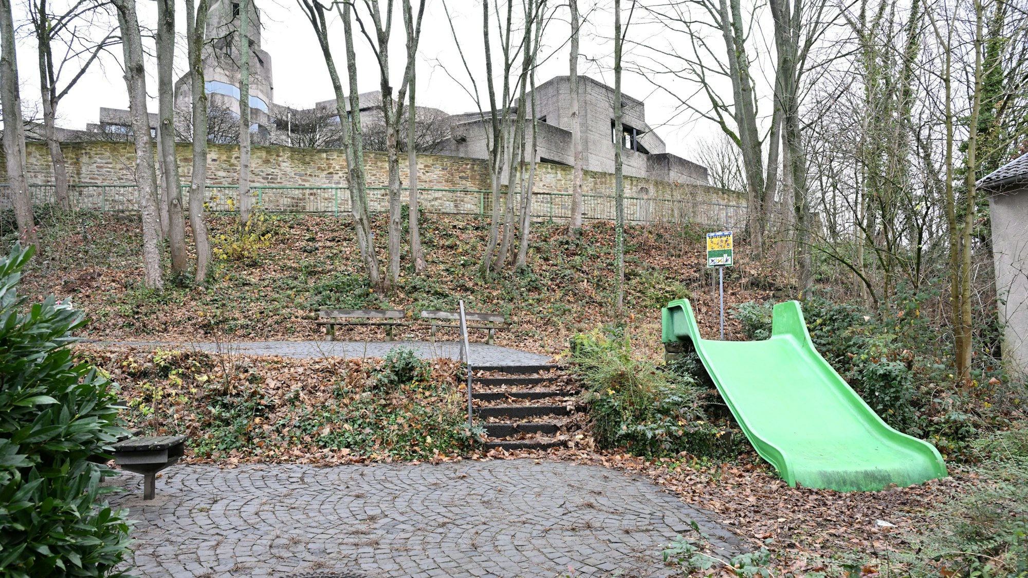 Das Foto zeigt den Spielplatz in Bensberg