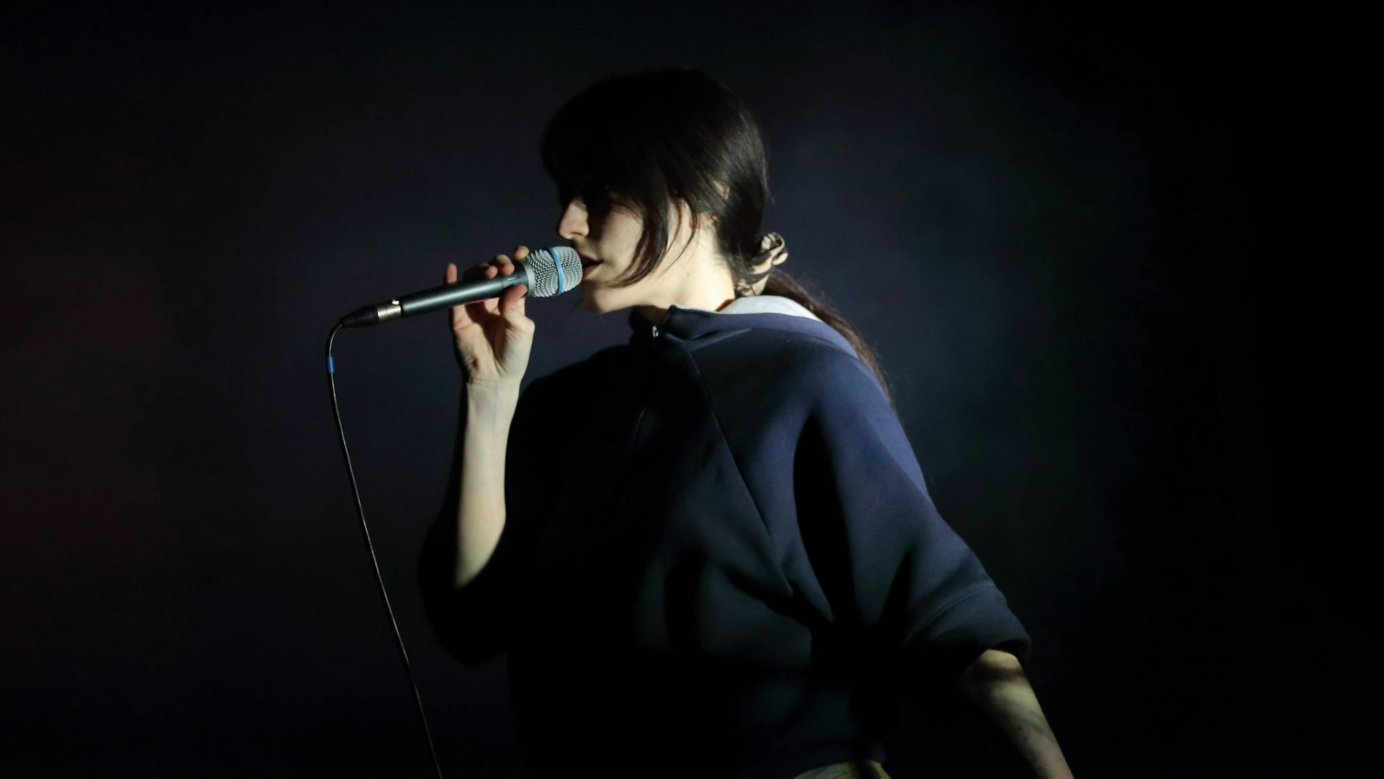 Marylou Mayniel alias Oklou bei einem Konzert im Columbia Theater in Berlin, 27. Februar 2025. Oklou Konzert Berlin *** Marylou Mayniel aka Oklou at a concert at the Columbia Theater in Berlin, 27 February 2025 Oklou concert Berlin