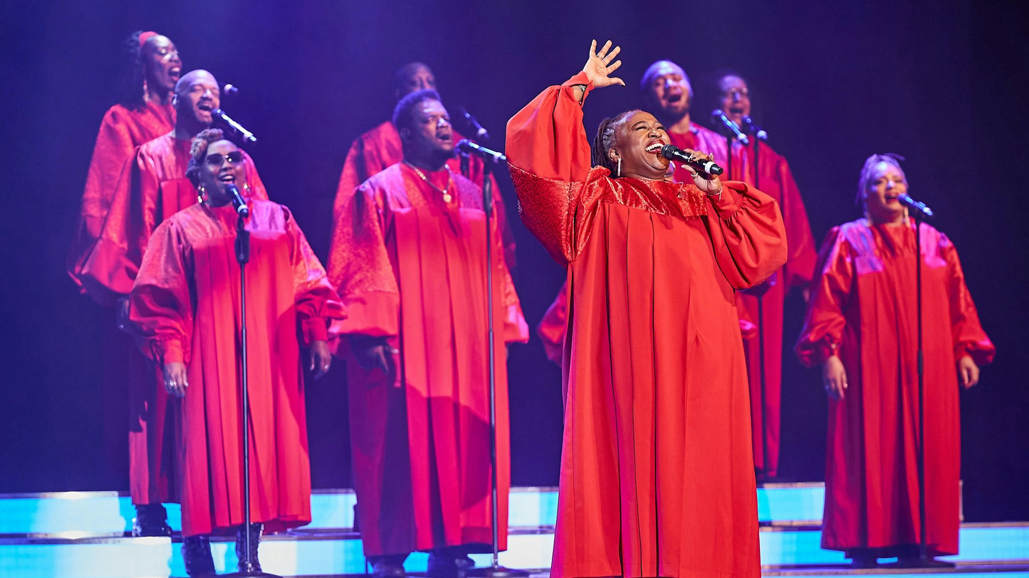Der neunköpfige Chor tritt am Neujahrstag 2026 in der Kölner Philharmonie auf.