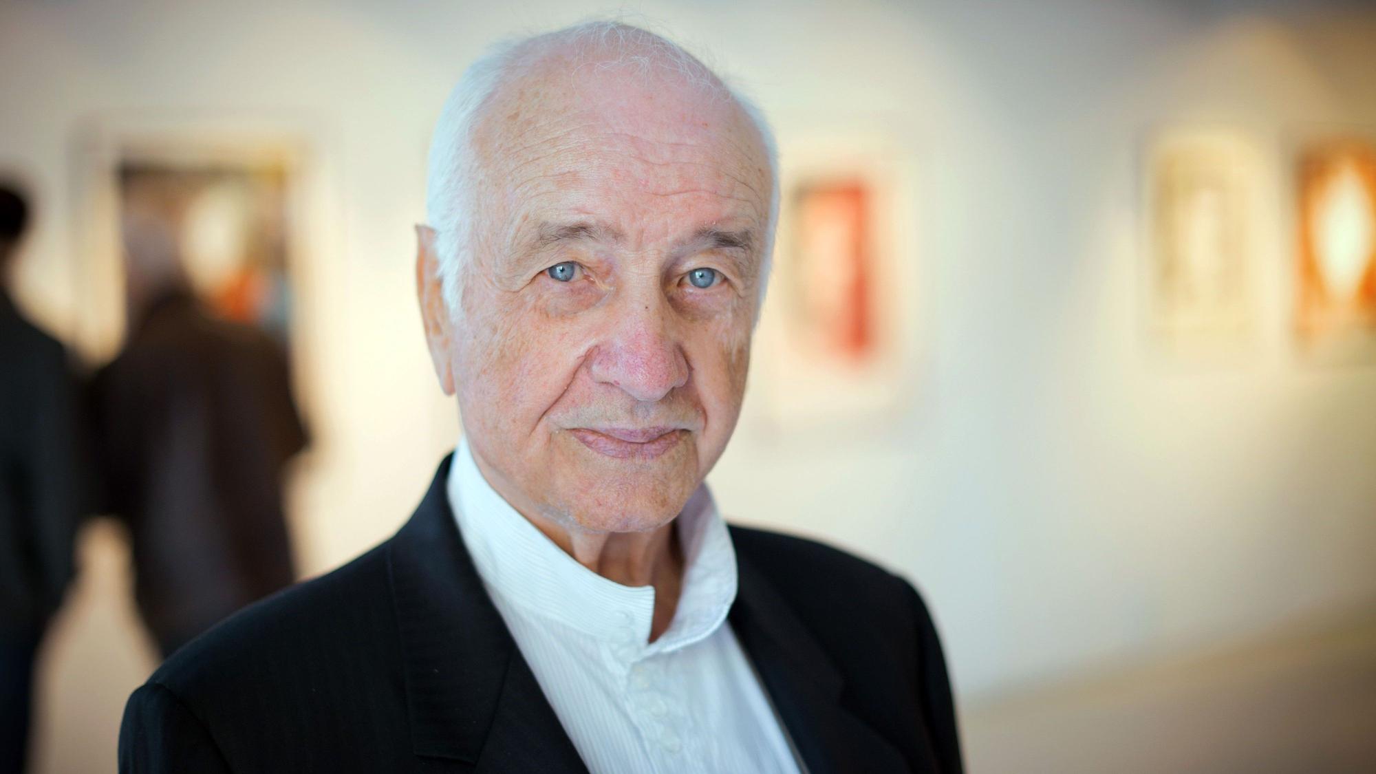 Der Schauspieler und Künstler Armin Mueller-Stahl steht kurz vor der Vernissage in der Ausstellung «Bildwelten».