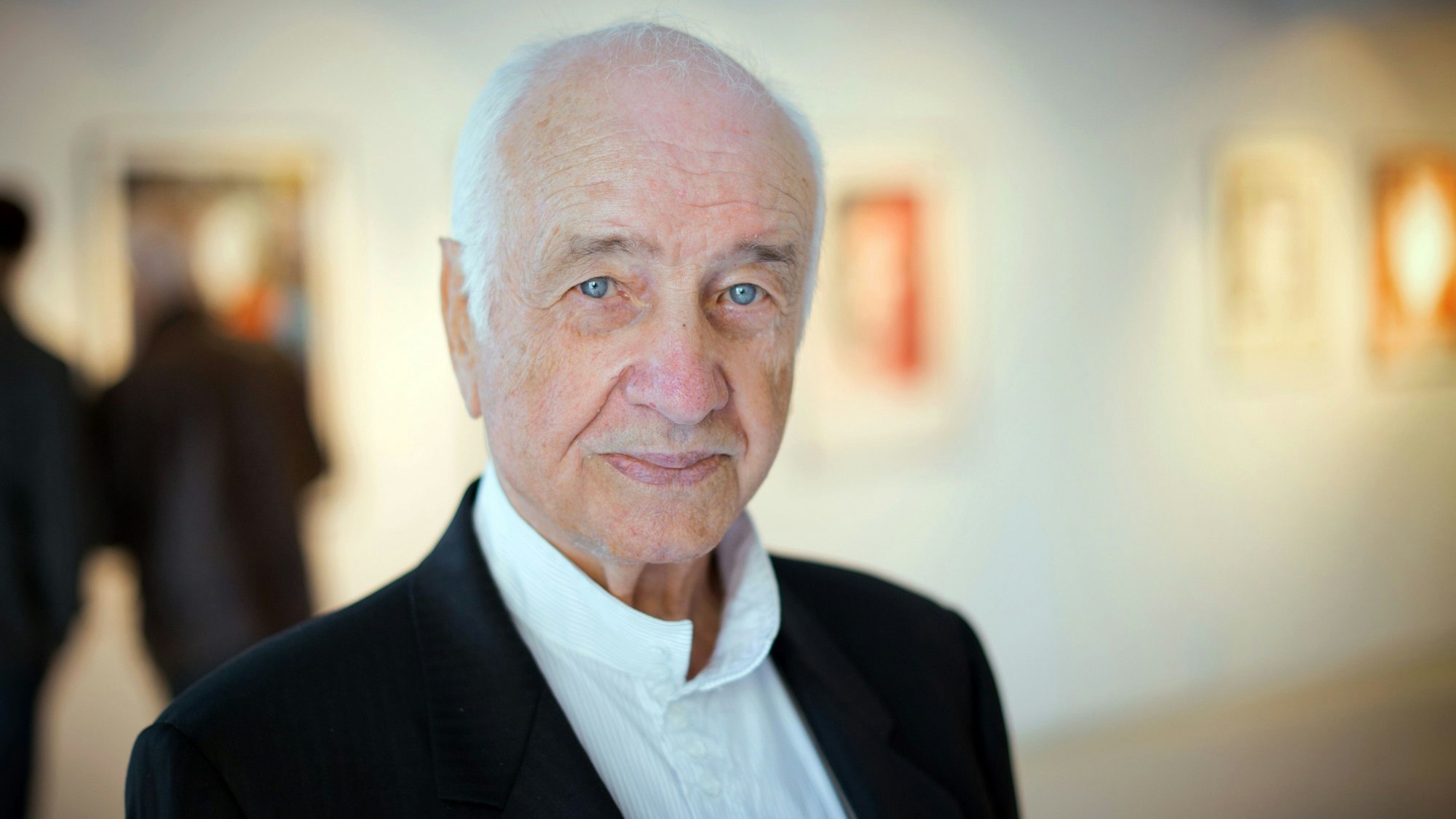 Der Schauspieler und Künstler Armin Mueller-Stahl steht kurz vor der Vernissage in der Ausstellung «Bildwelten».