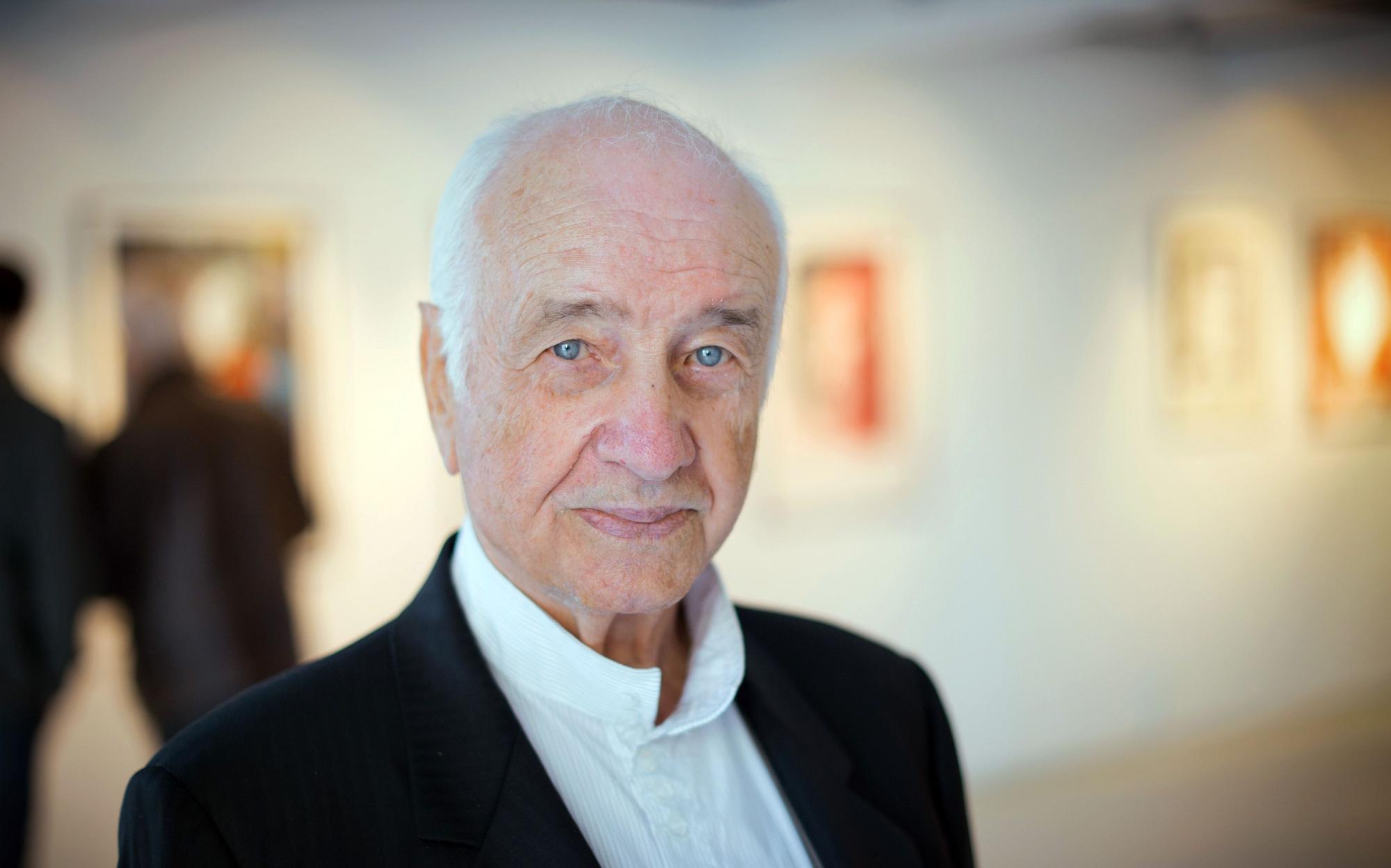 Der Schauspieler und Künstler Armin Mueller-Stahl steht kurz vor der Vernissage in der Ausstellung „Bildwelten“.