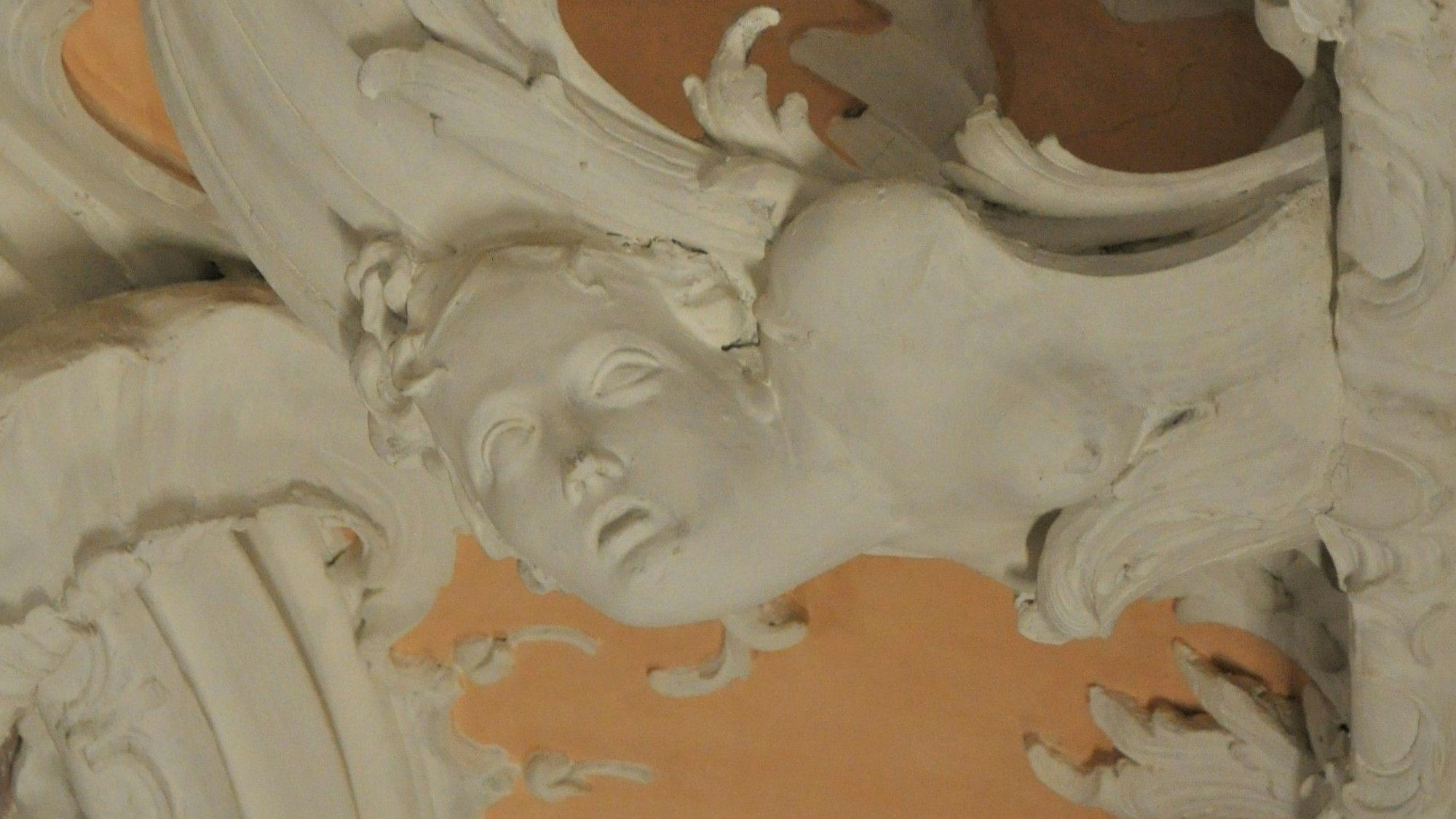 Auf dem Bild sind Stuckarbeiten zu sehen.