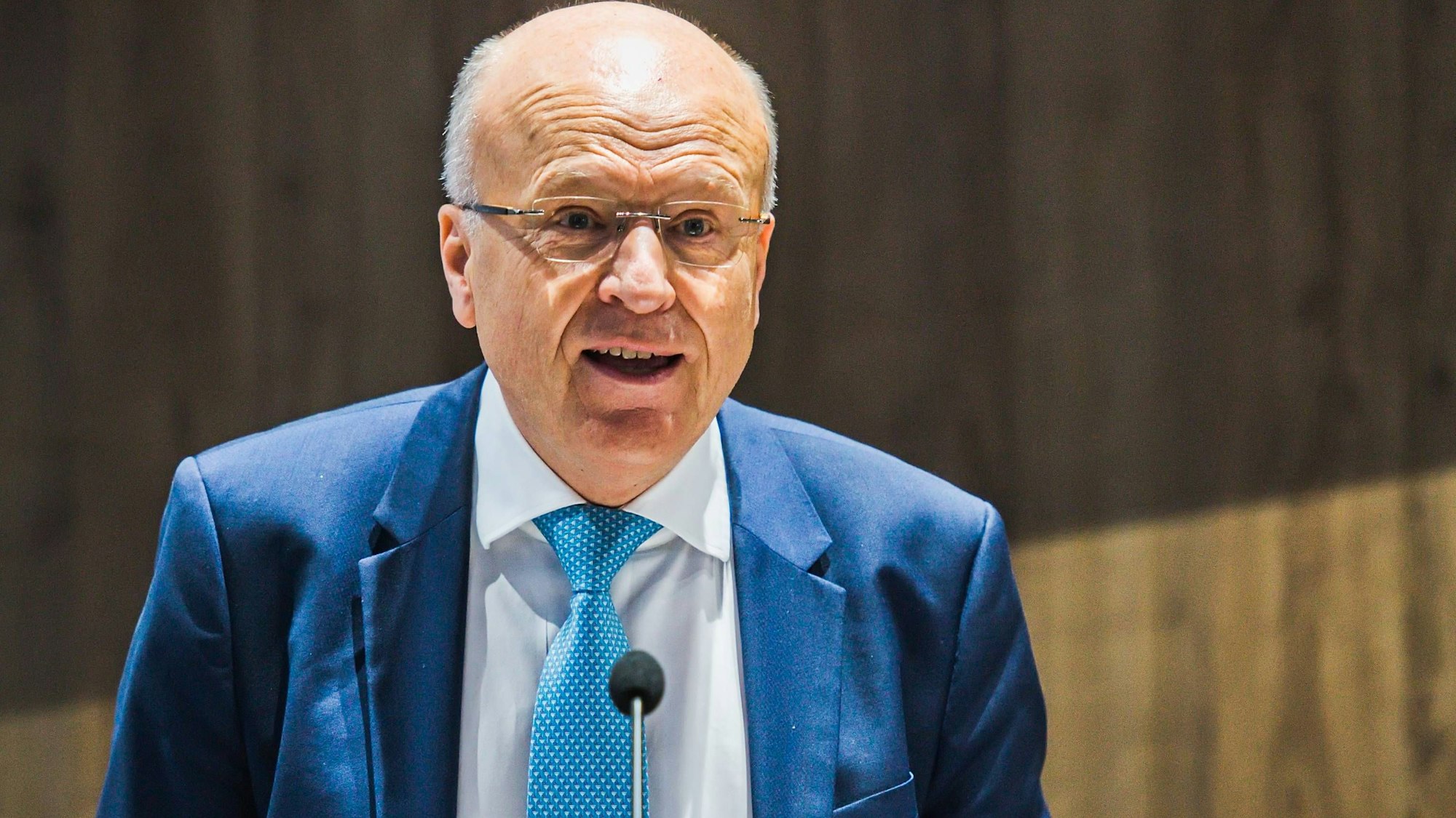 Koen Lenaerts, Präsident des Europäischen Gerichtshofs, spricht bei einer Pressekonferenz.