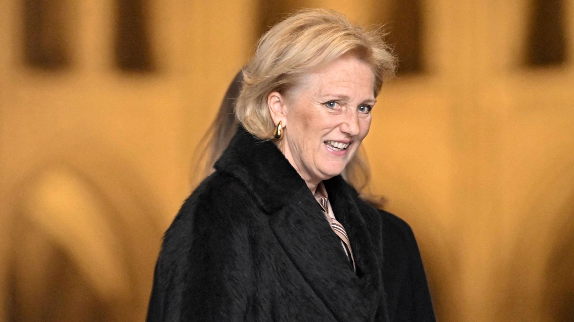 Prinzessin Astrid im Pelzmantel.