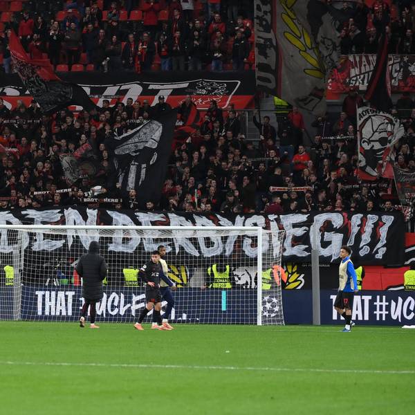 Transparent der Leverkusener Fans - Holt den Derbysieg - zum anstehenden Spiel gegen den 1. FC Köln 10.12.2025, Fussball, UEFA Champions League 2025/2026, 6. Spieltag, Bayer 04 Leverkusen - Newcastle United 2:2 UEFA regulations prohibit any use of photographs as image sequences and/or quasi-video Leverkusen BayArena Nordrhein Westfalen Deutschland *** Leverkusen fans banner Get the derby win for the upcoming match against 1 FC Köln 10 12 2025, Football, UEFA Champions League 2025 2026, Matchday 6, Bayer 04 Leverkusen Newcastle United 2 2 UEFA regulations prohibit any use of photographs as image sequences and or quasi video Leverkusen BayArena Nordrhein Westfalen Germany Team2