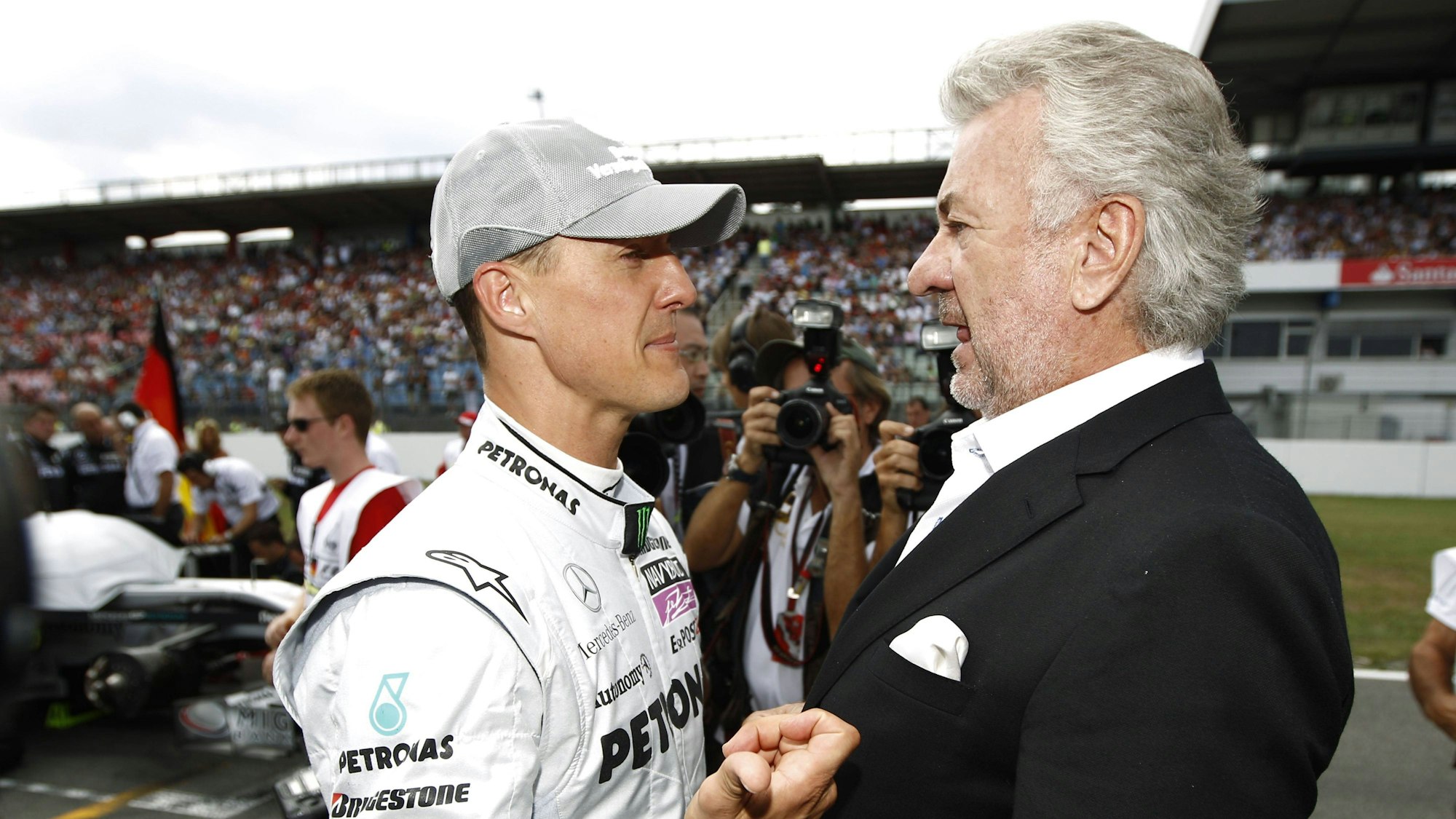 Willi Weber und Michael Schumacher im Gespräch.