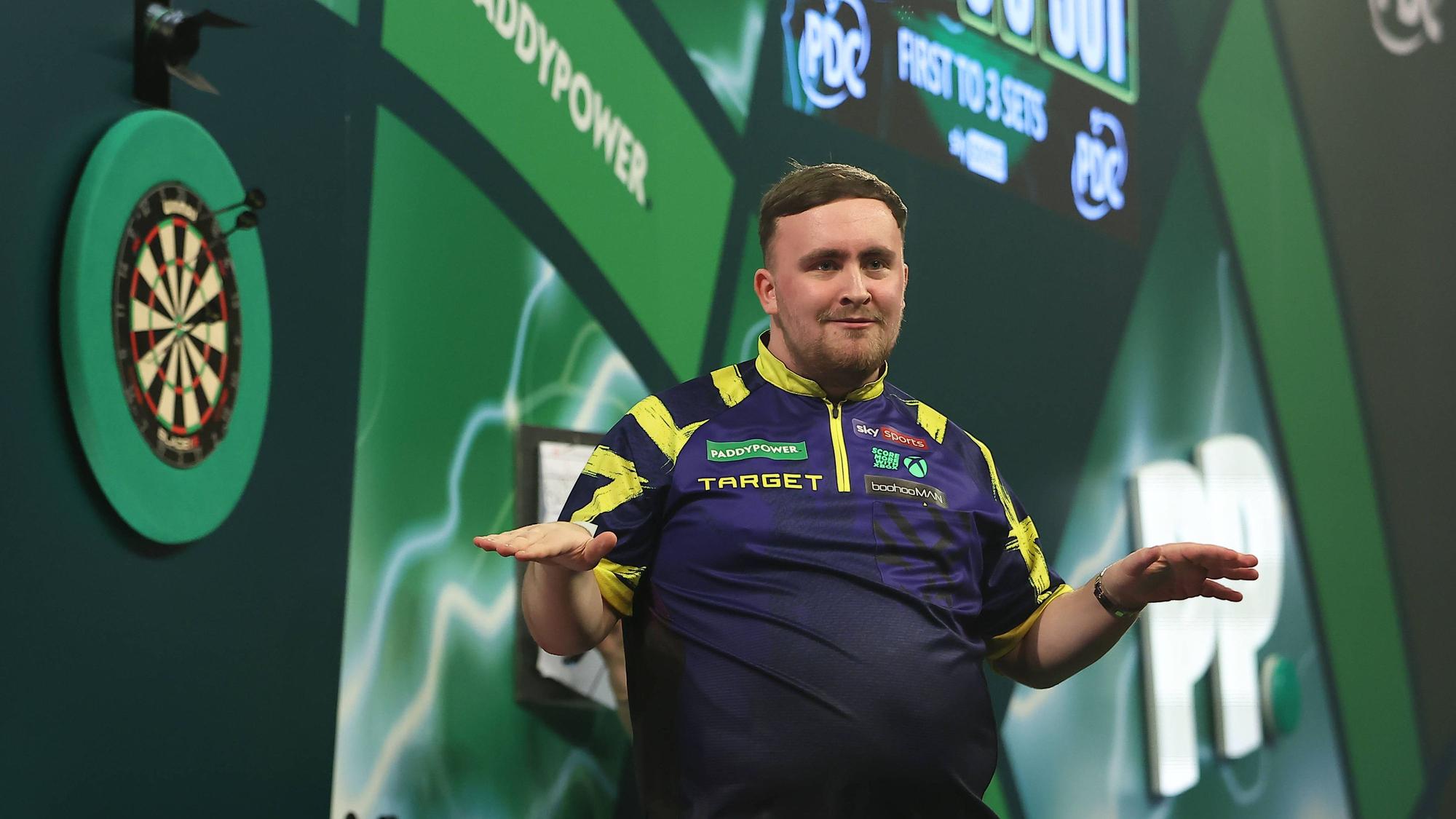 Luke Littler meistert seine Auftakthürde.