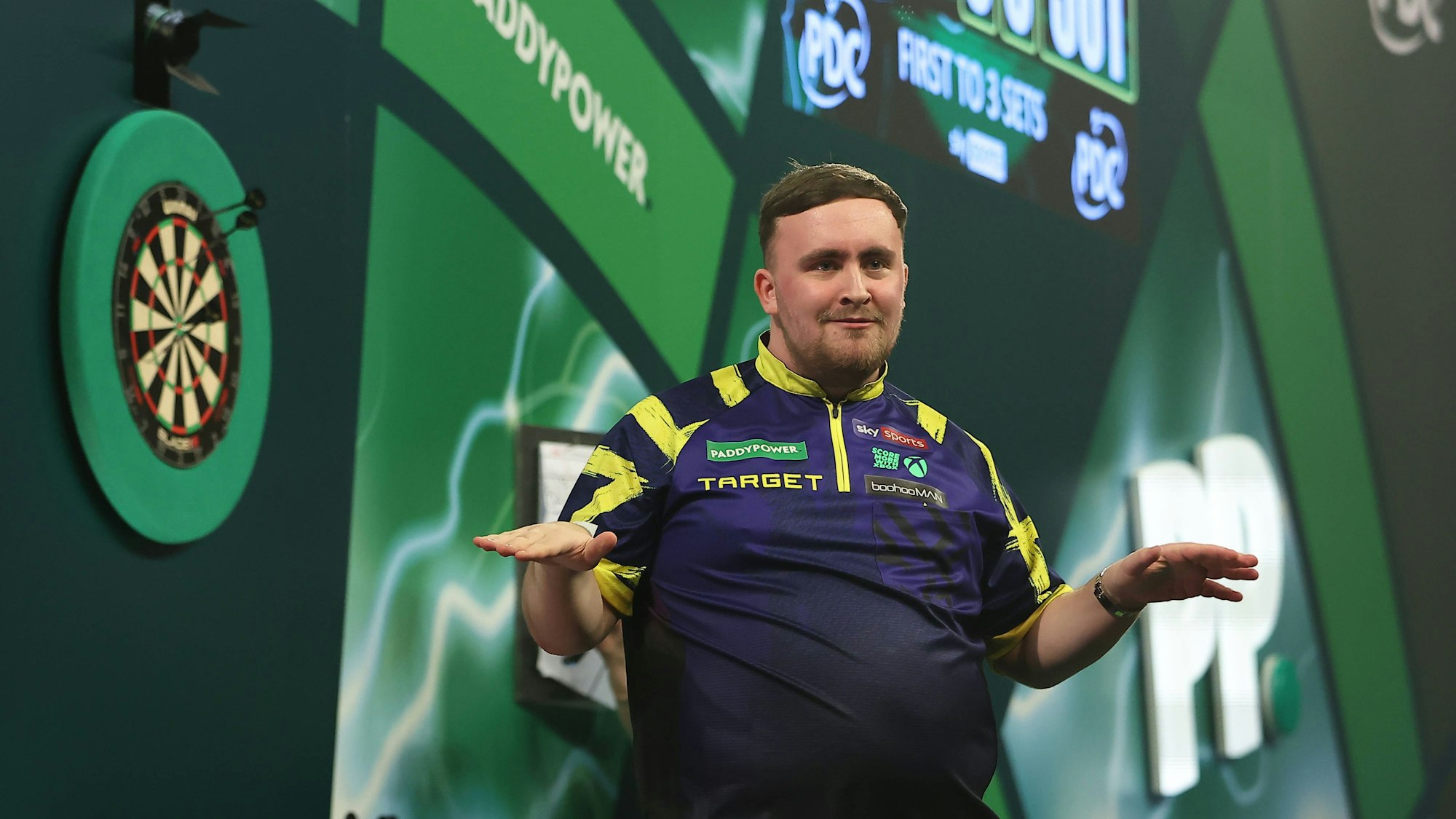 Luke Littler meistert seine Auftakthürde.