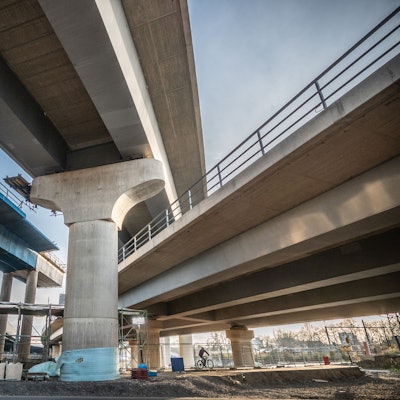 Das bauwerk K32 von unten Die Autobahn GmbH gibt Teilstücke in Kreuz Leverkusen West frei, unter anderem die Verbindungsbrücke von der Autobahn 59 auf die A1 in Richtung Dortmund.