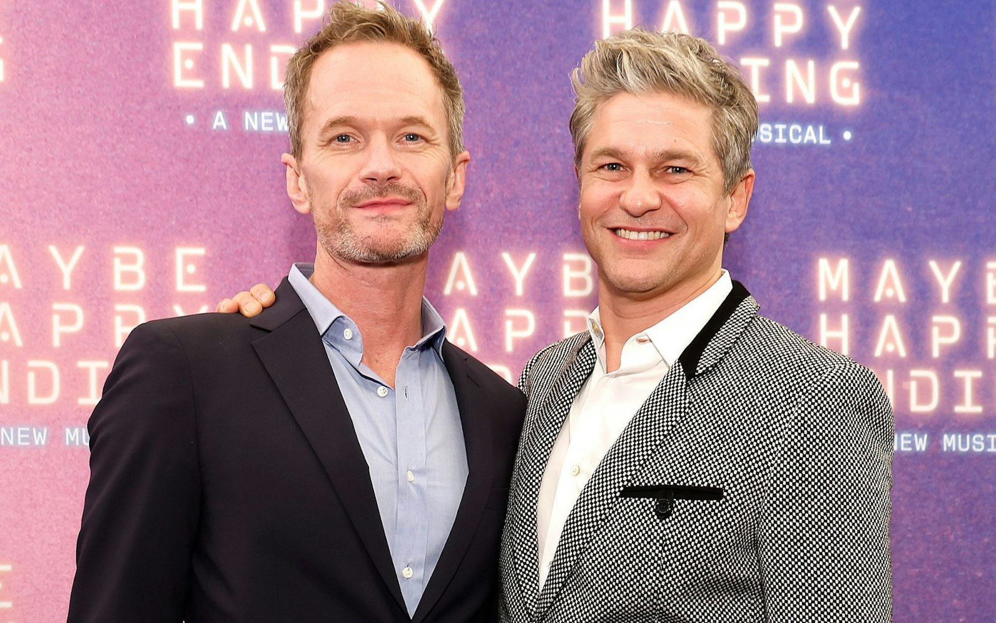 Zuletzt zog sich Neil Patrick Harris (links) etwas aus der Öffentlichkeit zurück, um mehr Zeit mit seinem Ehemann David Burtka (rechts) und seinen beiden Kindern zu verbringen. (Bild: 2024 Getty Images/John Lamparski)