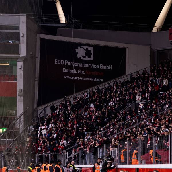 Ein Blick in den Gästeblock in der BayArena beim Spiel zwischen Leverkusen und dem 1. FC Köln.