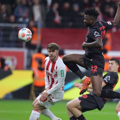 Spielszene im Duell Bayer Leverkusen - 1. FC Köln.