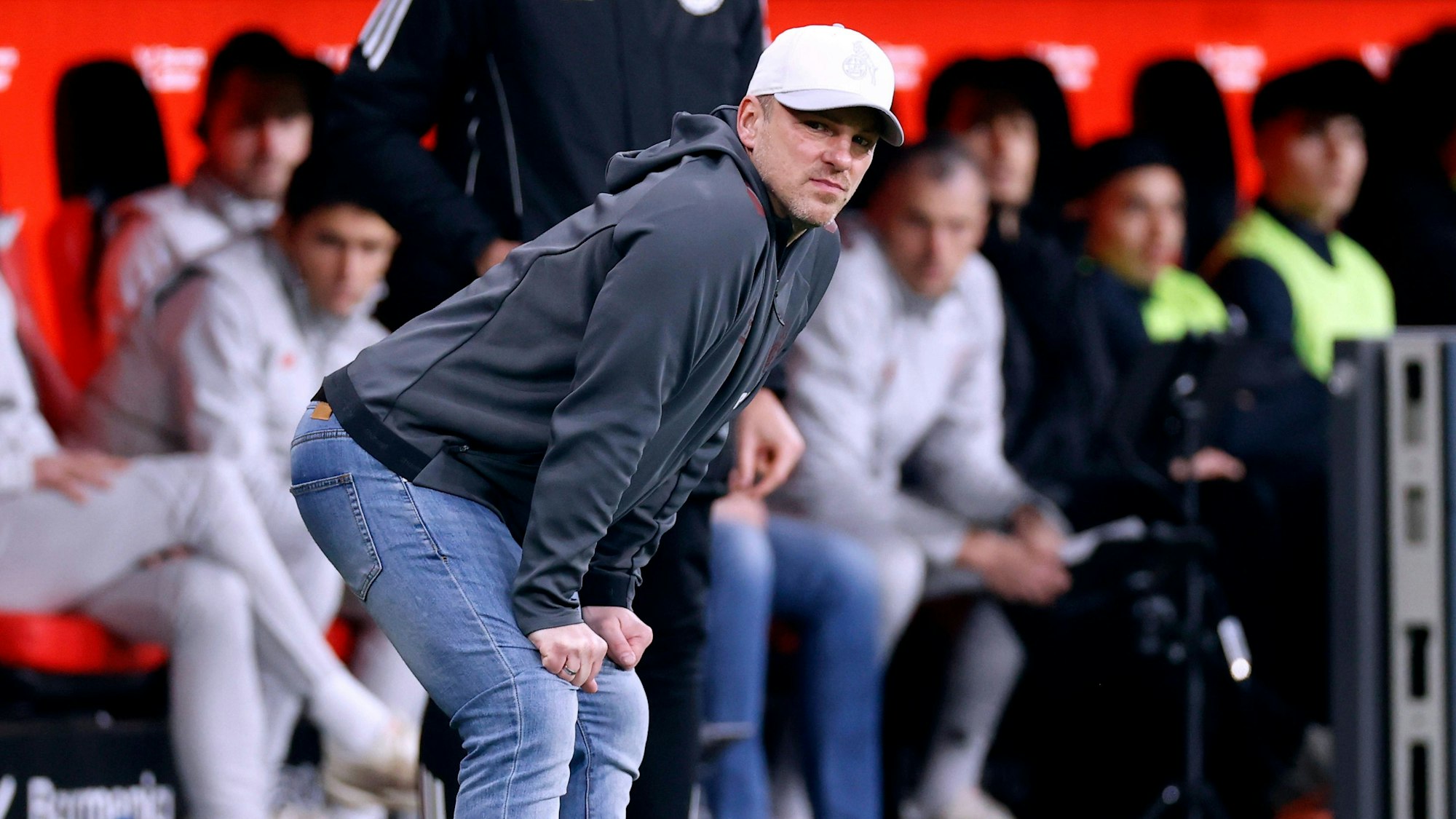 FC-Trainer Lukas Kwasniok war am Samstag enttäuscht vom Spiel seiner Mannschaft in Leverkusen.