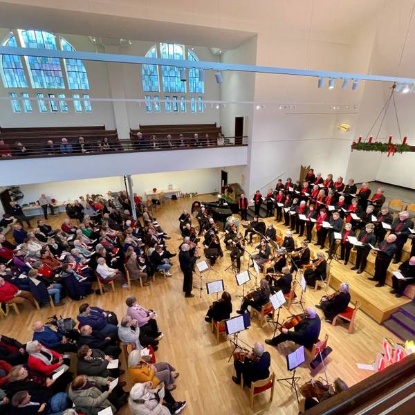 Der Singkreis Leverkusen und das Kammerorchester gaben ein Adventskonzert in der Christuskirche.