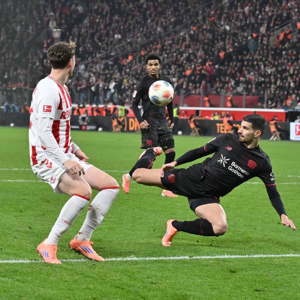 Martin Terrier Bayer 04 Leverkusen erzielt akrobatisch das Tor zum 1:0 13.12.2025, Fussball 1. Bundesliga, Saison 2025/2026, 14. Spieltag, Bayer 04 Leverkusen - 1. FC Köln DFL regulations prohibit any use of photographs as image sequences and/or quasi-video Leverkusen BayArena Nordrhein Westfalen Deutschland *** Martin Terrier Bayer 04 Leverkusen acrobatically scores the goal for 1 0 13 12 2025, Soccer 1 Bundesliga, Season 2025 2026, Matchday 14, Bayer 04 Leverkusen 1 FC Köln DFL regulations prohibit any use of photographs as image sequences and or quasi video Leverkusen BayArena Nordrhein Westfalen Germany Team2