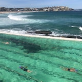 Das Meerwasser-Schwimmbecken „Icebergs“ am Strand Bondi Beach.