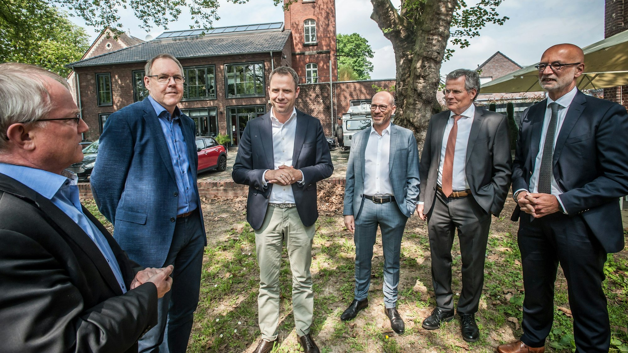 CDU-Generalsekretär Mario Czaja besucht Unternehmerverbände Rhein Wupper: Situation der mittelständischen Wirtschaft im Zusammenhang mit Corona, den Problemen mit den Lieferketten und durch den Ukraine-Krieg -> Werkstättenstraße 21 . Foto: Ralf Krieger