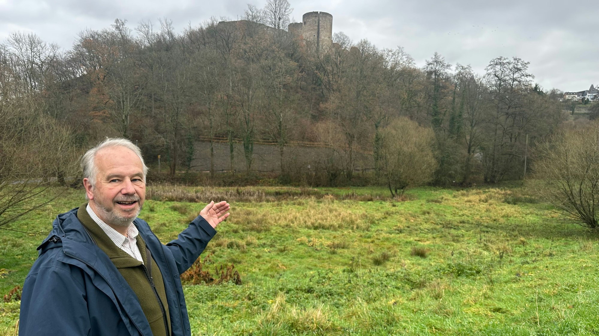 In einem Teil des verlandeten Teiches der Mühle am Fuße der Burg in Stadt Blankenberg wurde ein Tümpel angelegt, der von Amphibien als Lebensraum genutzt wird.