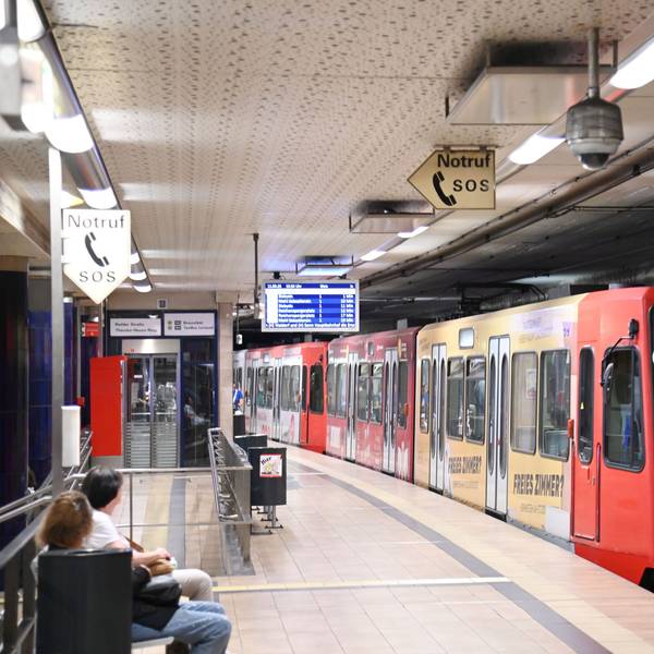 Auch die Bahnen der Linie 16 sind an Heiligabend von besonderen Änderungen betroffen.