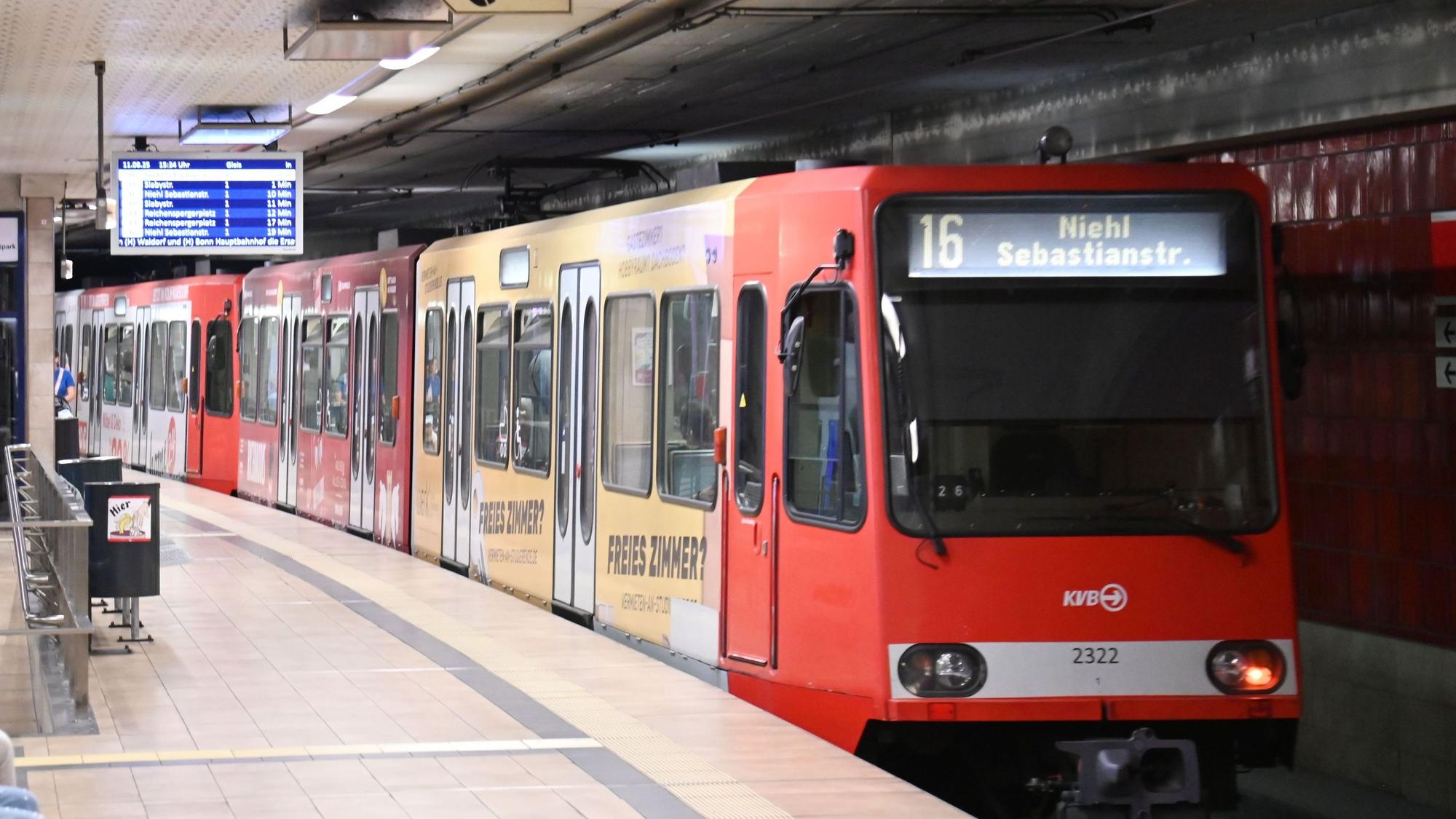 Auch die Bahnen der Linie 16 sind an Heiligabend von besonderen Änderungen betroffen.
