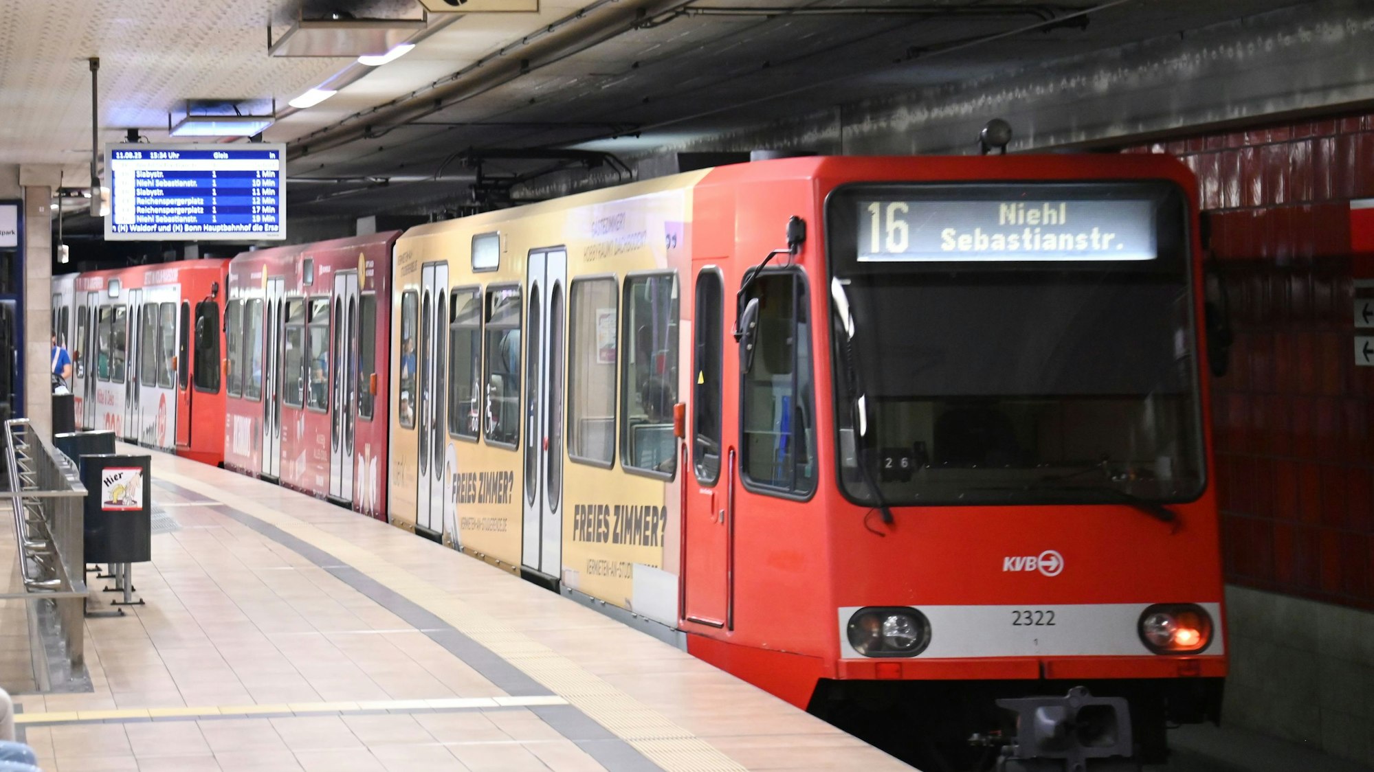 Auch die Bahnen der Linie 16 sind an Heiligabend von besonderen Änderungen betroffen.