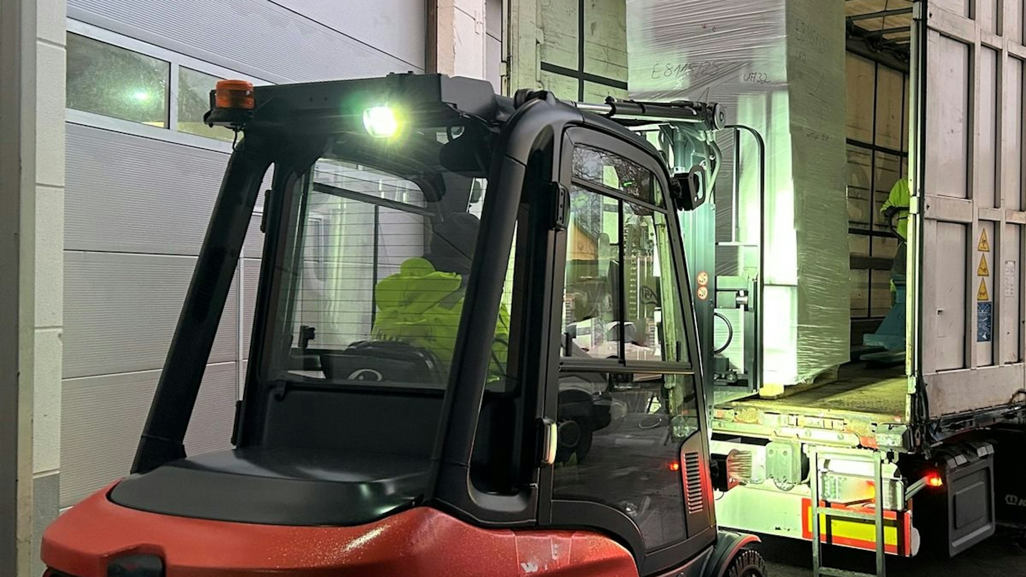 Zoll stellt Millionen Schmuggelzigaretten sicher.