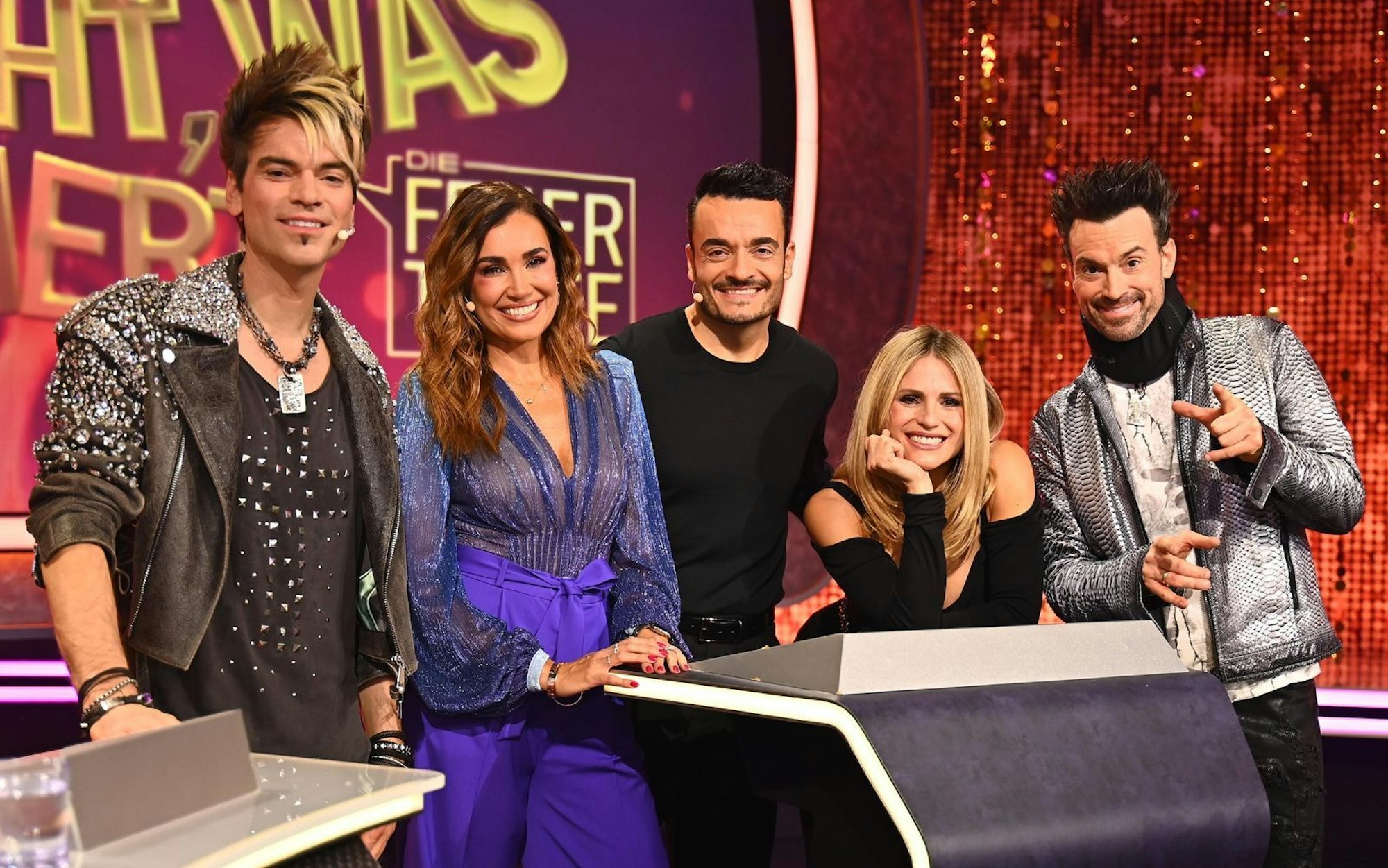 Brachten „Denn sie wissen nicht, was passiert“ nicht die erhofften Quoten, von links: Chris Ehrlich, Jana Ina und Giovanni Zarrella, Michelle Hunziker und Andreas Ehrlich. (Bild: RTL / Julia Feldhagen)