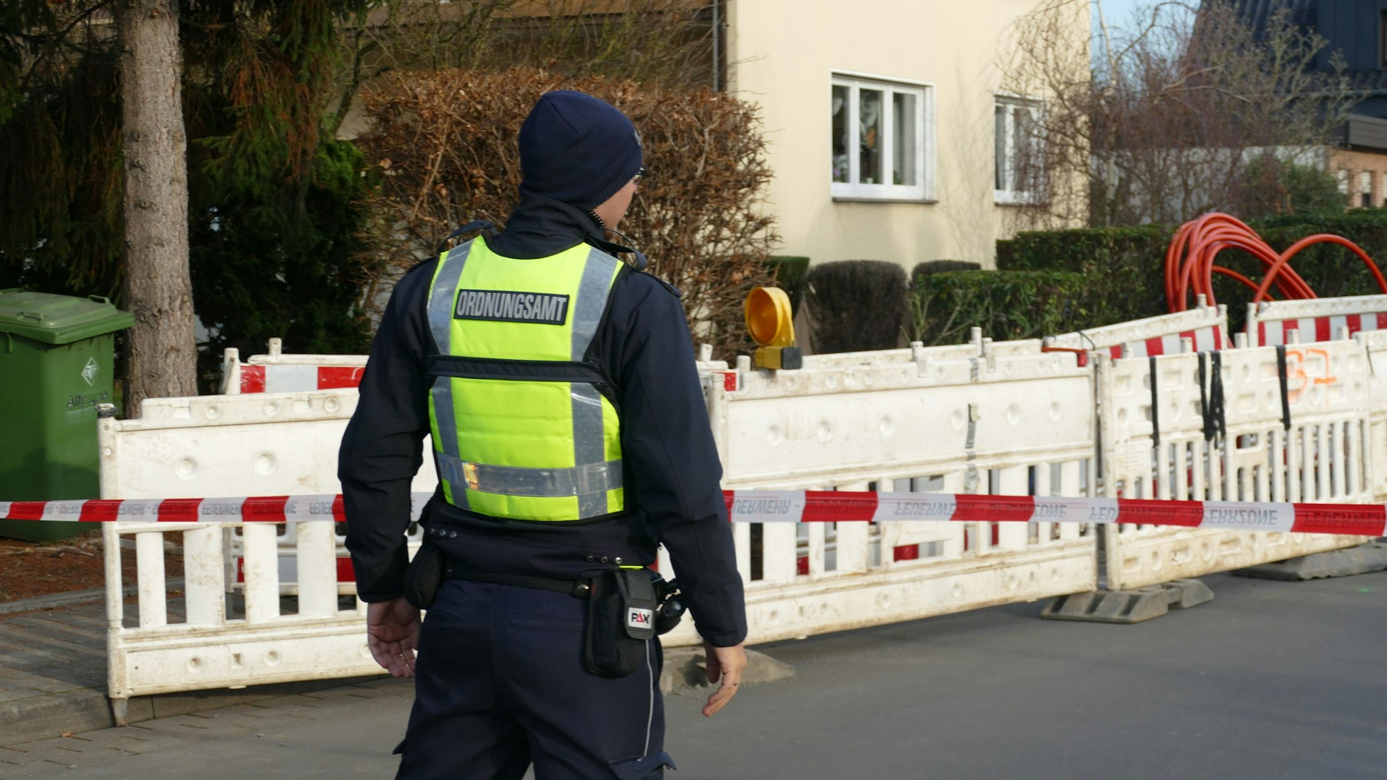 In dieser Grube soll der Blindgänger entdeckt worden sein.