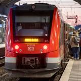 Eine Regionalbahn im Bonner Hauptbahnhof. (Symbolfoto)