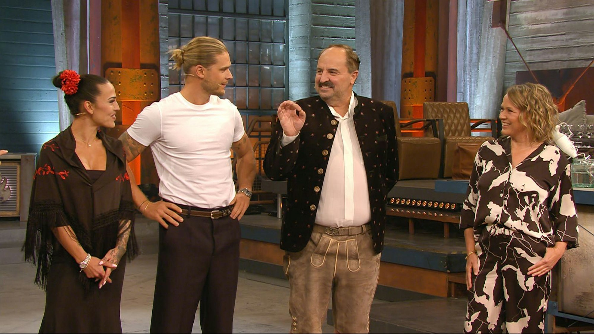 Elena Miras (von links), Rúrik Gíslason, Johann Lafer und Nova Meierhenrich gingen für Spanien, Island, Österreich und Dänemark ins Koch-Rennen. (Bild: RTL)