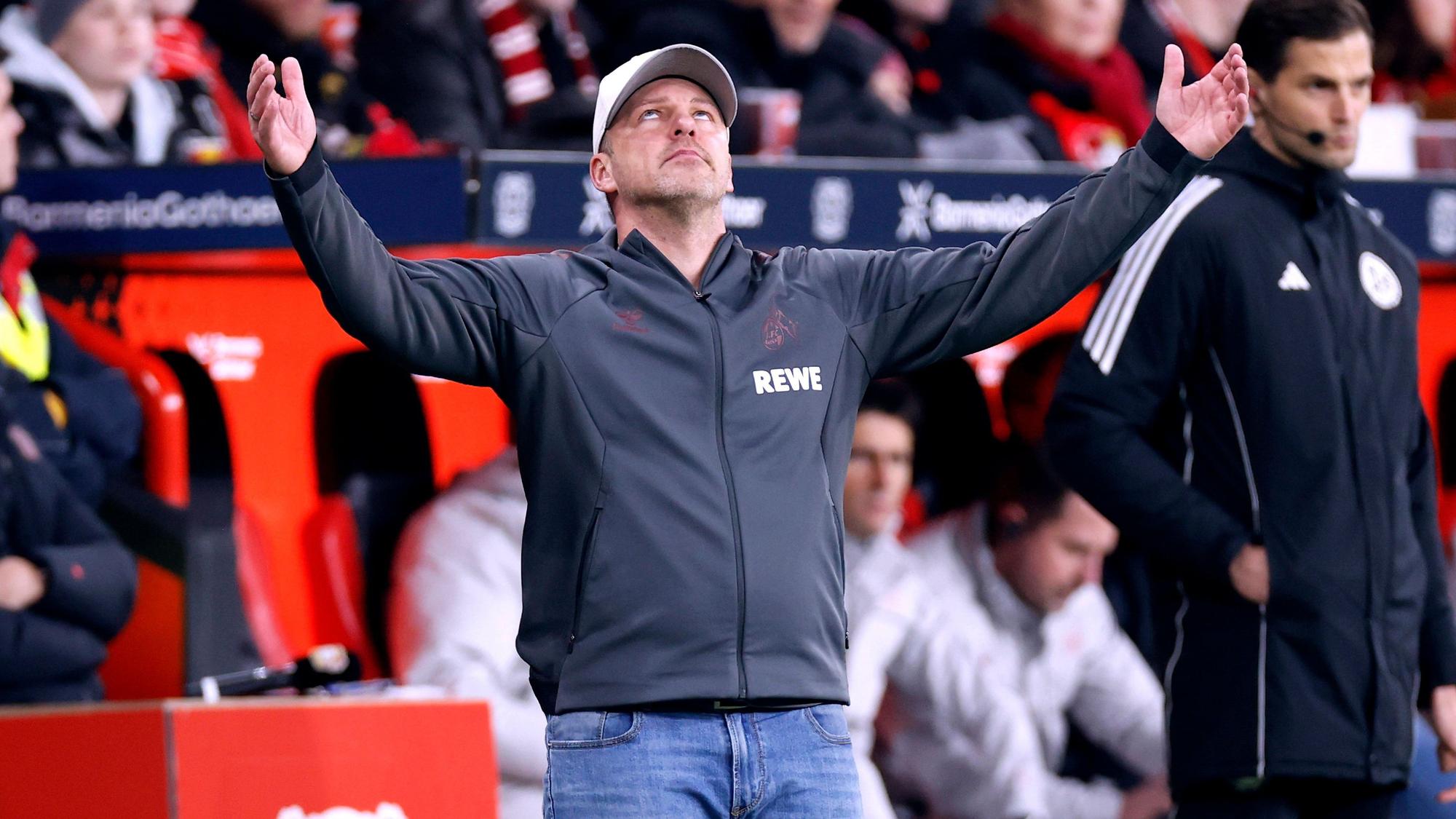 KWASNIOK Lukas Trainer Team 1.FC Koeln DFL Bundesliga Saison 2025-2026 Spiel Bayer 04 Leverkusen - 1.FC Koeln 2 : 0 am 13.12. 2025 in Leverkusen DFL REGULATIONS PROHIBIT ANY USE OF PHOTOGRAPHS as IMAGE SEQUENCES and/or QUASI-VIDEO *** KWASNIOK Lukas Coach Team 1 FC Koeln DFL Bundesliga Season 2025 2026 Match Bayer 04 Leverkusen 1 FC Koeln 2 0 on 13 12 2025 in Leverkusen DFL REGULATIONS PROHIBIT ANY USE OF PHOTOGRAPHS as IMAGE SEQUENCES and or QUASI VIDEO Copyright: xLacixPerenyix