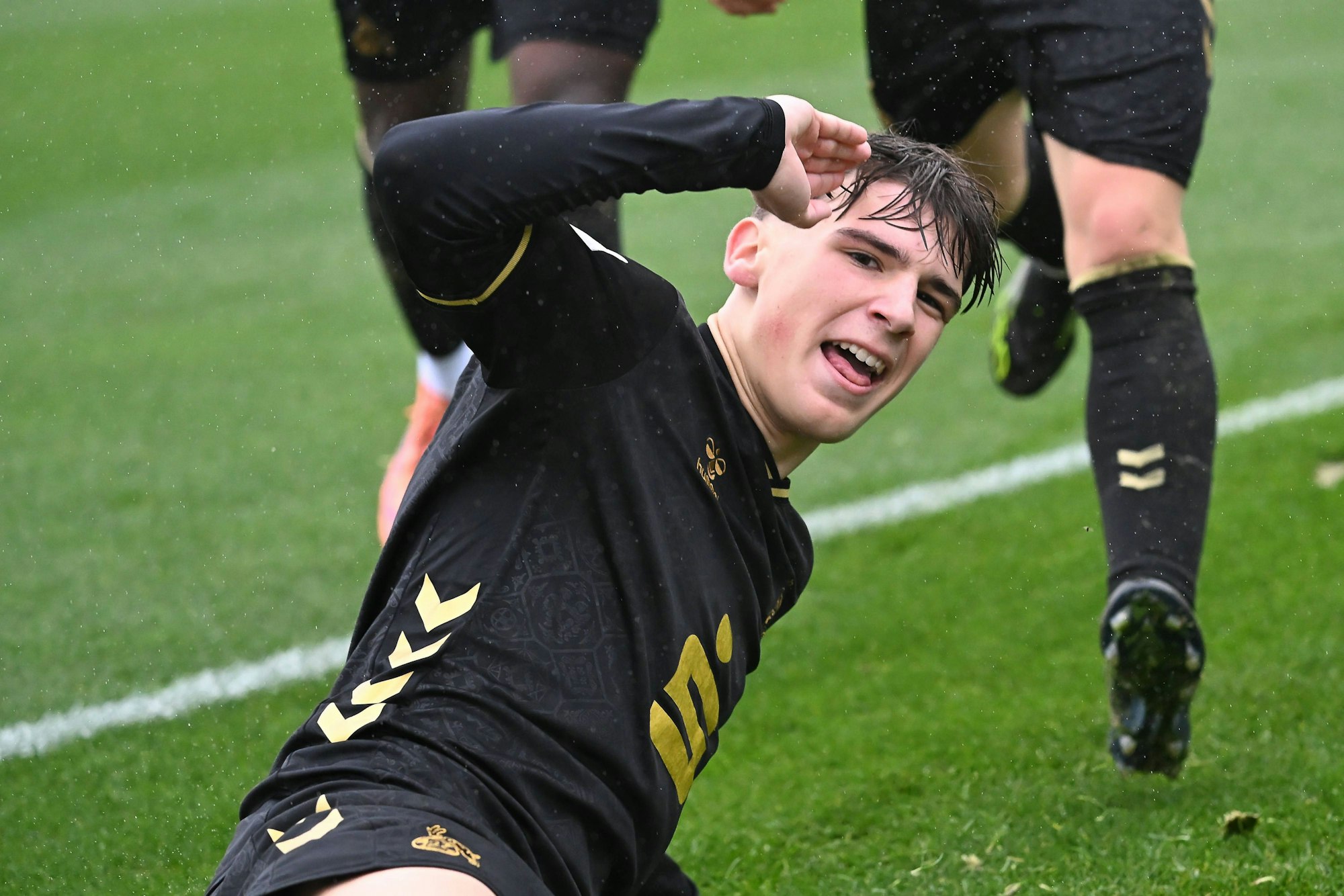 15.11.2025, Fussball: U17, U 17 DFB-Nachwuchsliga, Vorrunde, Gruppe G, Saison 2025/2026, Borussia Moenchengladbach - 1. FC Koeln im Fohlenstadion in Moenchengladbach. Luca Mijatovic 1. FC Koeln U17, 11 bejubelt sein Tor zum 3:2. Foto: Kirchner-Media/Thomas Haesler *** 15 11 2025, Football U17 DFB Youth League, Preliminary Round, Group G, Season 2025 2026, Borussia Moenchengladbach 1 FC Koeln at the Fohlenstadion in Moenchengladbach Luca Mijatovic 1 FC Koeln U17, 11 celebrates his goal for 3 2 Photo Kirchner Media Thomas Haesler Copyright: xKirchner-Media/ThomasxHaeslerx