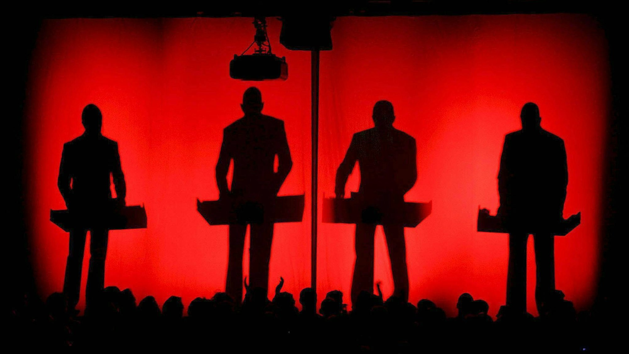 ARCHIV - 04.07.2005, Schweiz, Montreux: Die deutsche Band «Kraftwerk» tritt auf der Bühne der Miles Davis Hall während des 39. Montreux Jazz Festivals auf.
