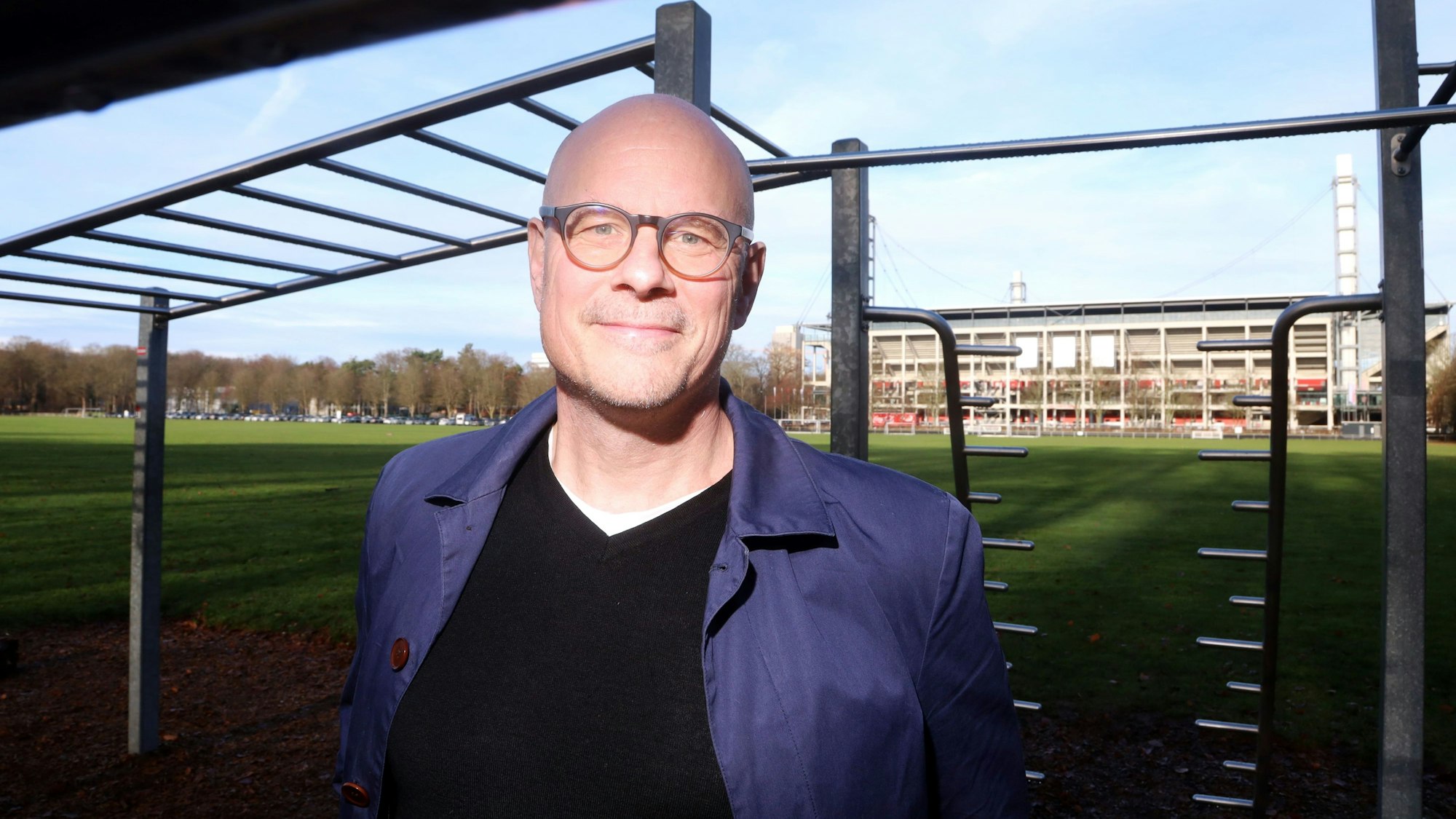 09.12.2025, Köln: Stefan Schneider über sein Buch mit 111 Sporttipps. Foto: Arton Krasniqi