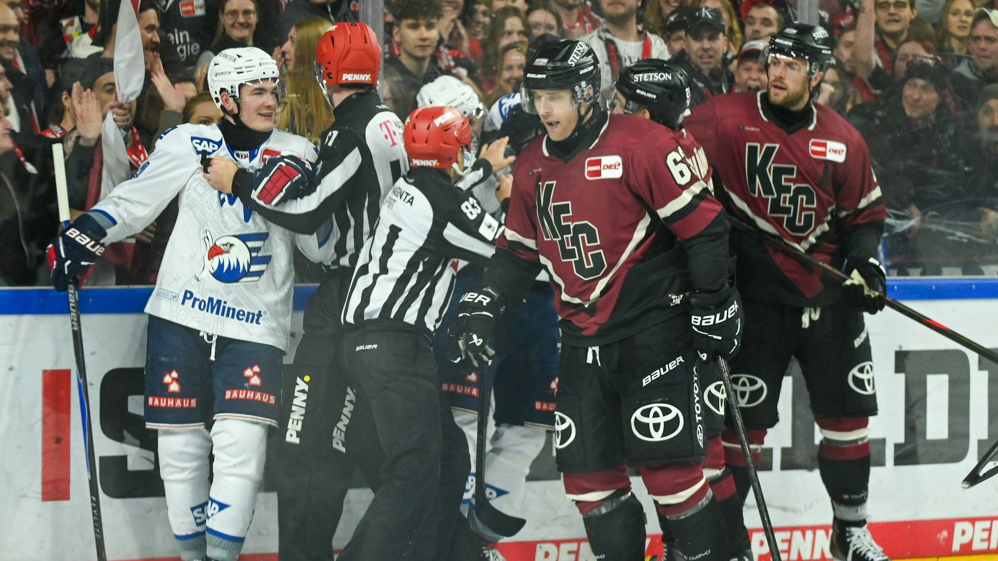 Deutschland: Penny Del Eishockey 2025/26,28.Spieltag- Kölner Haie vs Adler Mannheim- Lanxess-Arena Köln: *** Germany Penny Del Ice Hockey 2025 26.28 Matchday Cologne Sharks vs Adler Mannheim Lanxess Arena Cologne Copyright: xOrhanxHabashx