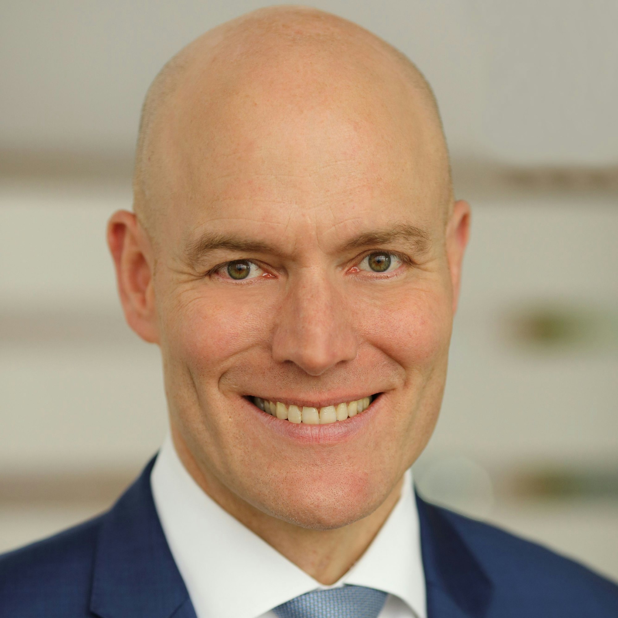 Dirk Schmitz, Vorstandsvorsitzender von Blackrock Deutschland
Head of DACH at BlackRock
Dirk Schmitz verantwortet seit Januar 2018 bei BlackRock alle Geschäftsaktivitäten in Deutschland, Österreich und Osteuropa (EEGA). Er ist Vorstandsvorsitzender der BlackRock Asset Management Deutschland AG. Zudem hat er seit April 2023 die Rolle des Regional Head of DACH (EEGA und Schweiz) inne.