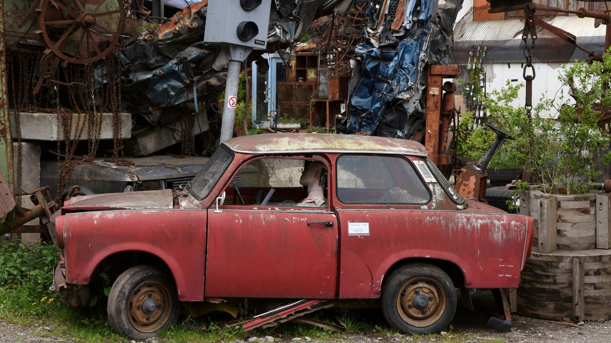 Odonien in Köln ist ein kultureller Freiraum und Ateliergelände, das Kunst, Musik, Handwerk und Urbanes Leben in einem kreativen Außen- und Innenbereich verbindet.