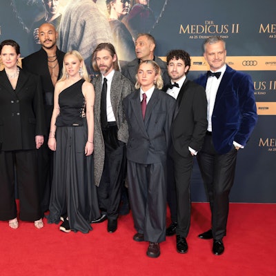Francis Fulton-Smith, Liam Cunningham, Emily Cox, Malick Bauer, Aine Rose Daly, Tom Payne, Gast, Rosie Boore, Jaouhar Ben Ayed und Mate Haumann bei der Weltpremiere von Der Medicus II / The Physician II im Cinedom. Köln, 15.12.2025 *** Francis Fulton Smith, Liam Cunningham, Emily Cox, Malick Bauer, Aine Rose Daly, Tom Payne, guest, Rosie Boore, Jaouhar Ben Ayed and Mate Haumann at the world premiere of Der Medicus II The Physician II at Cinedom Cologne, 15 12 2025 Foto:xR.xSchmiegeltx/xFuturexImagex medicus_5335