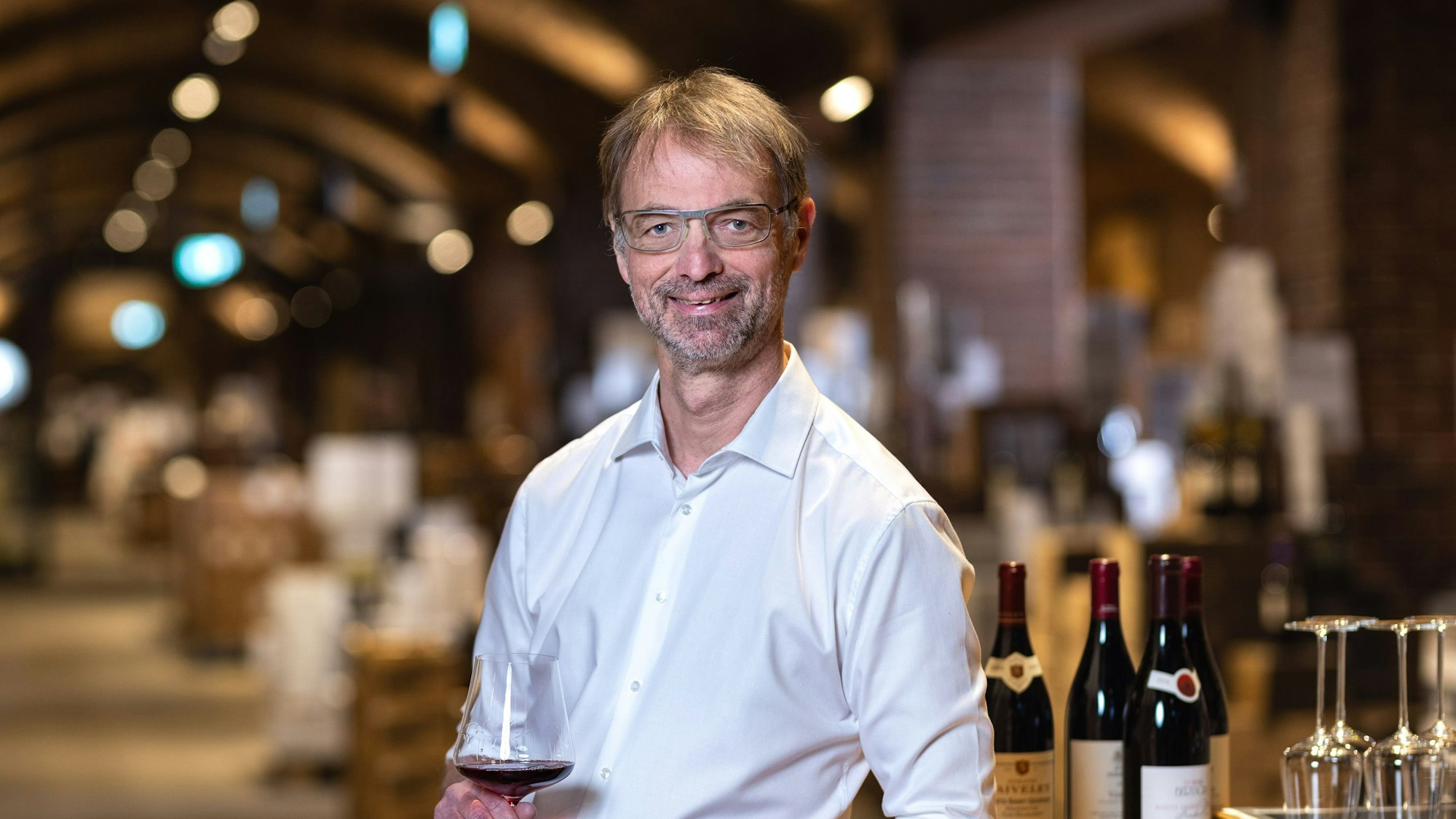 Der Kölner Wein-Experte Andreas Brensing bringt fünf französische Geheimtipps mit.