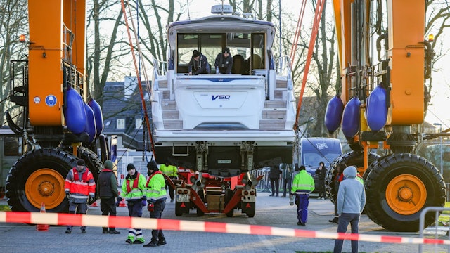 Schiffskran «Big Willi» ist so groß und stark, dass er ganze Schiffe versetzen kann.