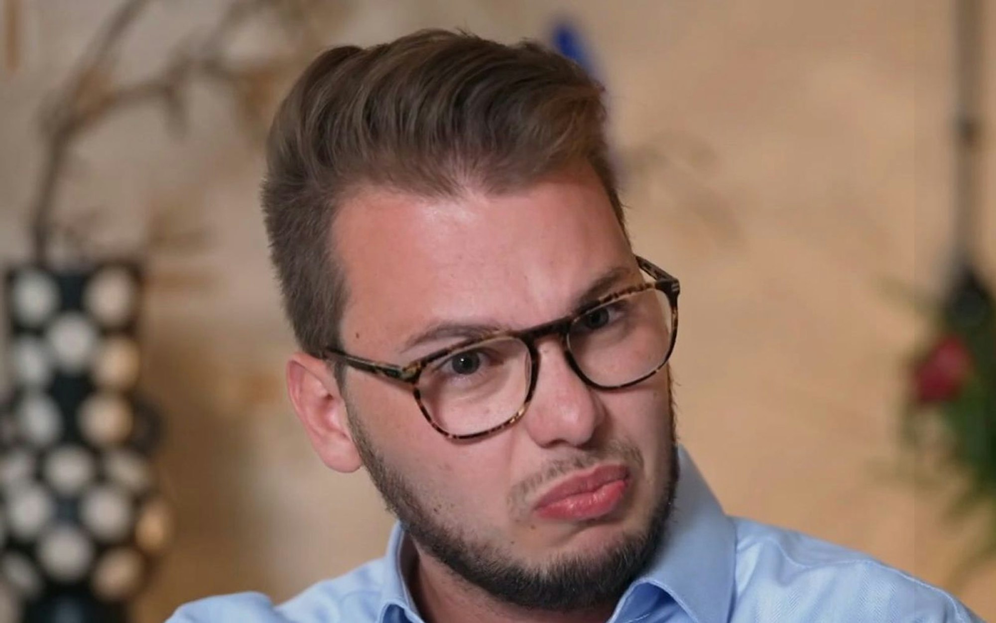 Julian ist geschockt von der neuen Erkenntnis. (Bild: Sat.1)