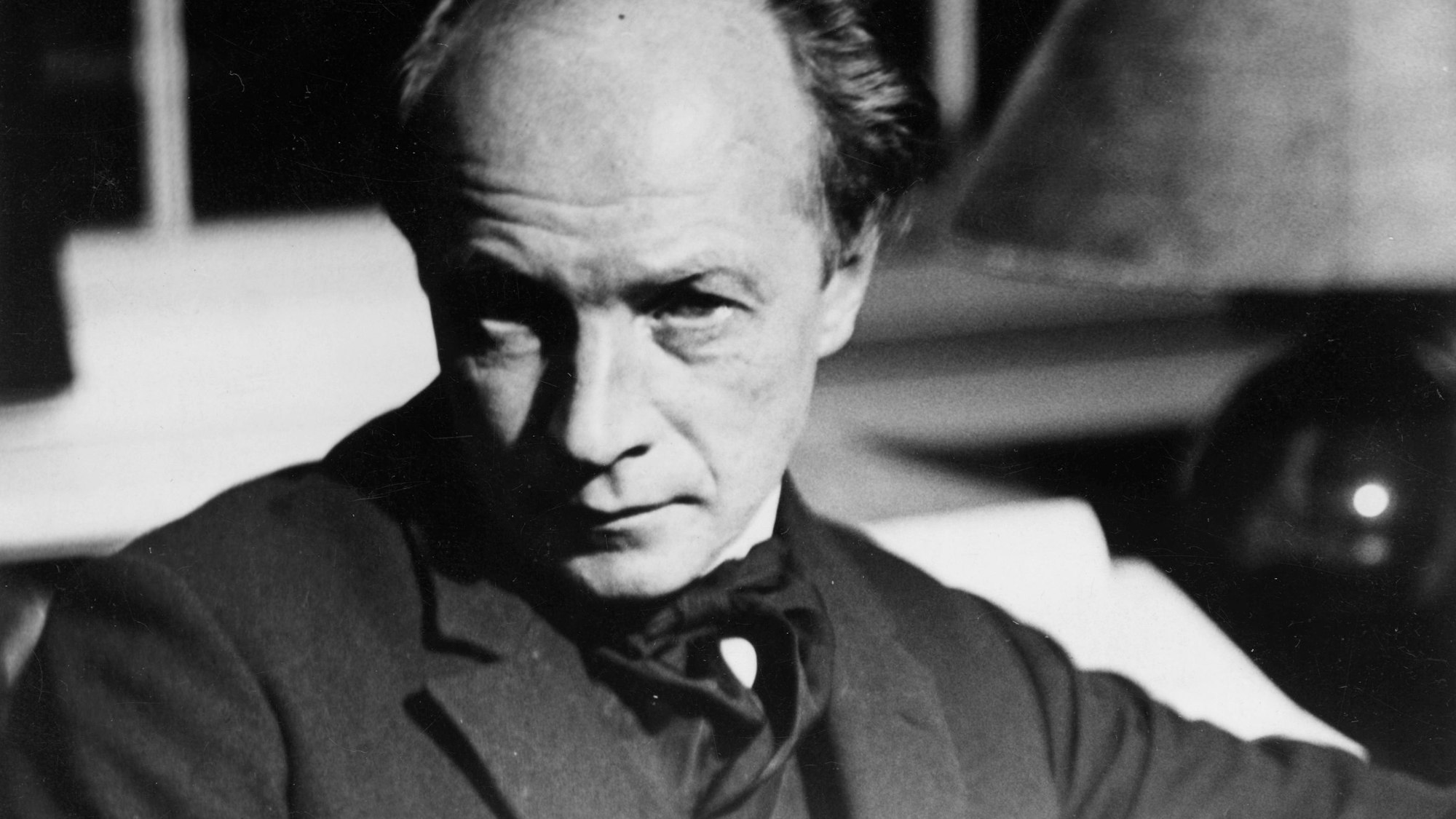 Porträt des deutschen Dichters Ernst Wiechert (1887-1950)