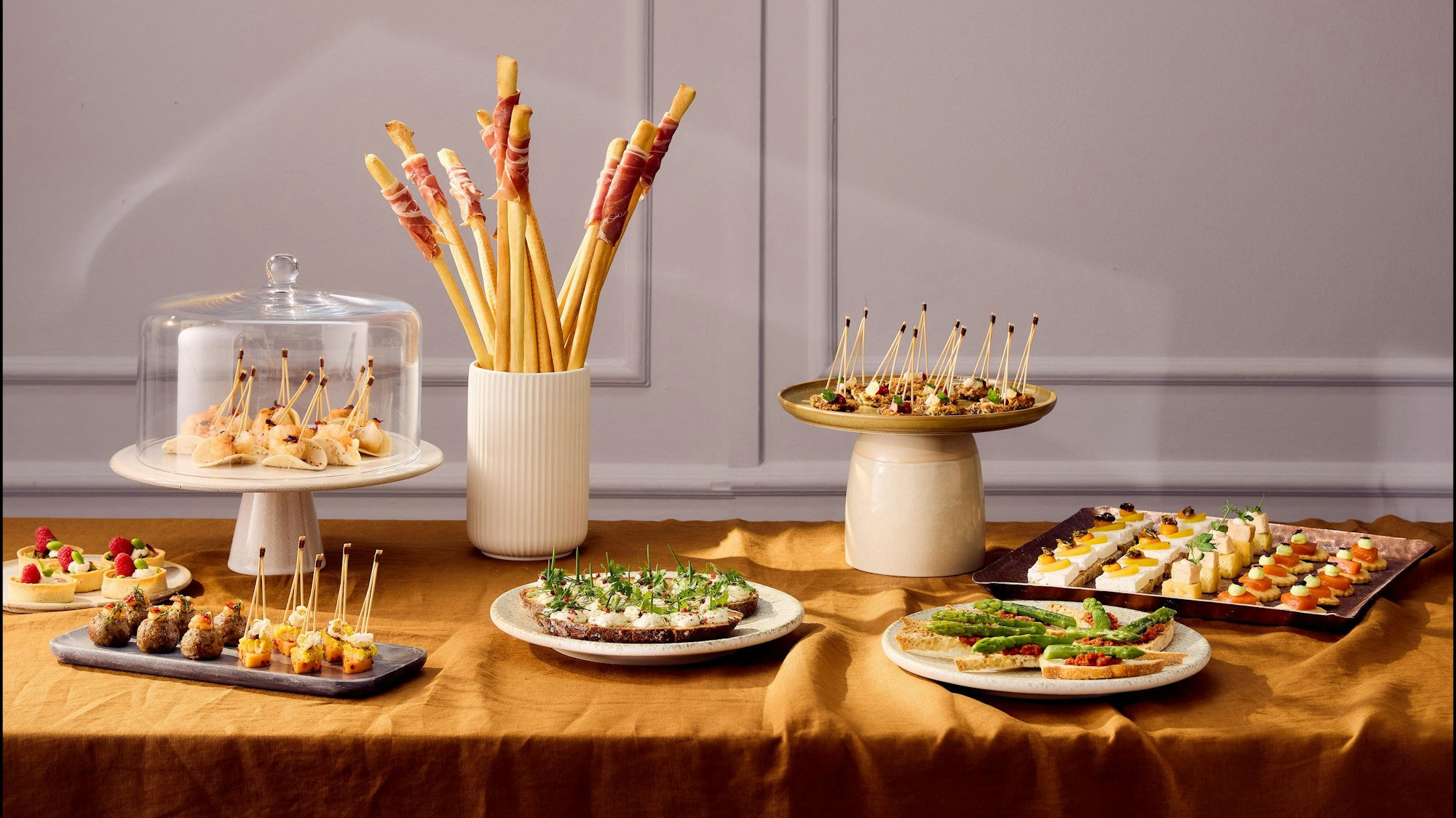 Das neue Kochbuch „Fingerfood“ enthält 222 vielfältige Rezepte.